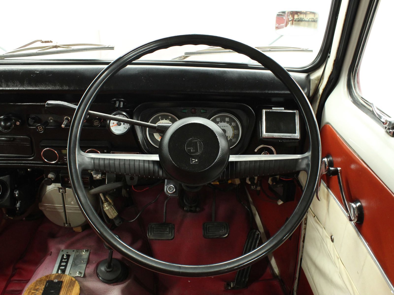 1975 Mitsubishi Jeep 19