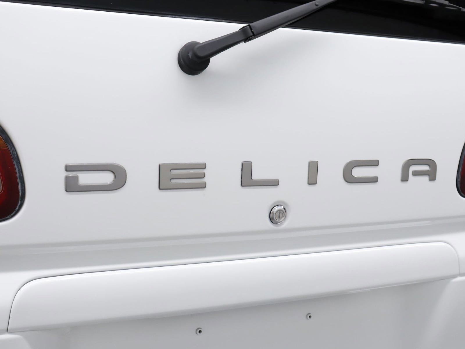 1998 Mitsubishi Delica 62