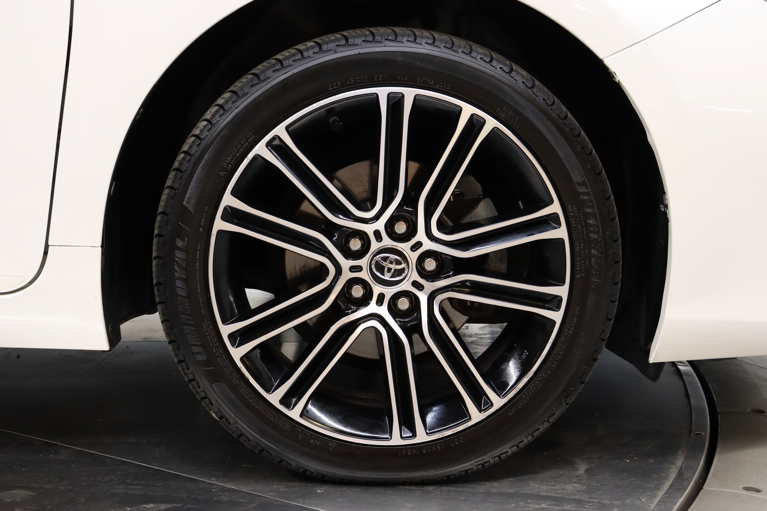 2016 Toyota Camry 30
