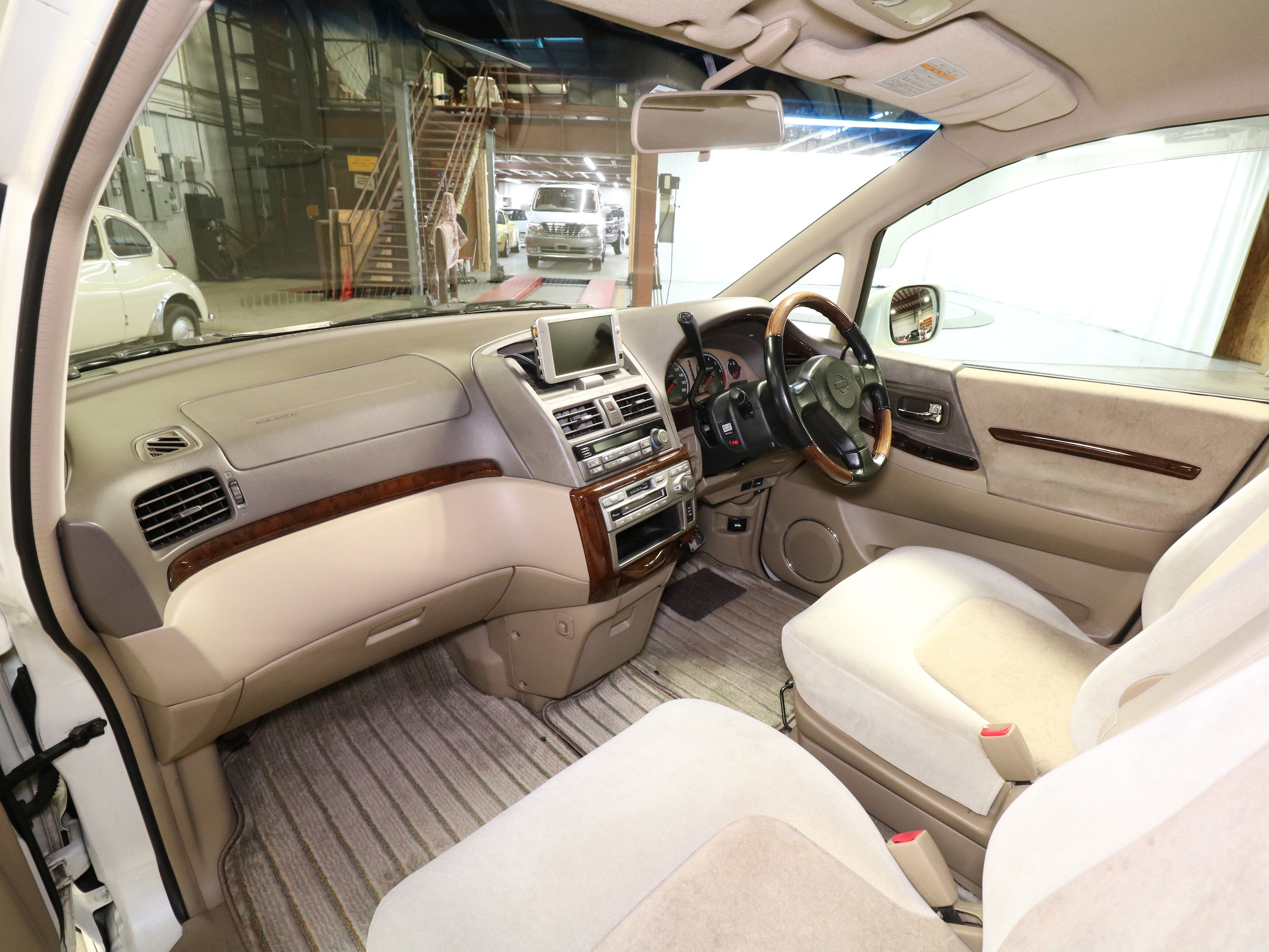 1999 Nissan Presage 14