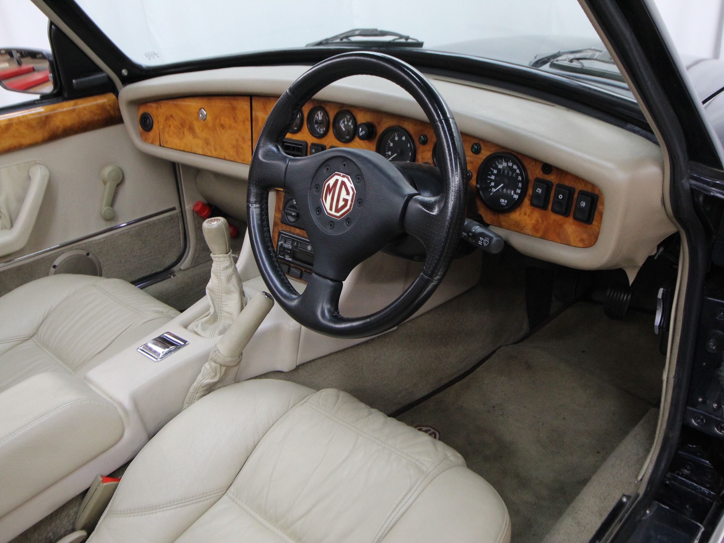 1994 Rover MG RV8 9