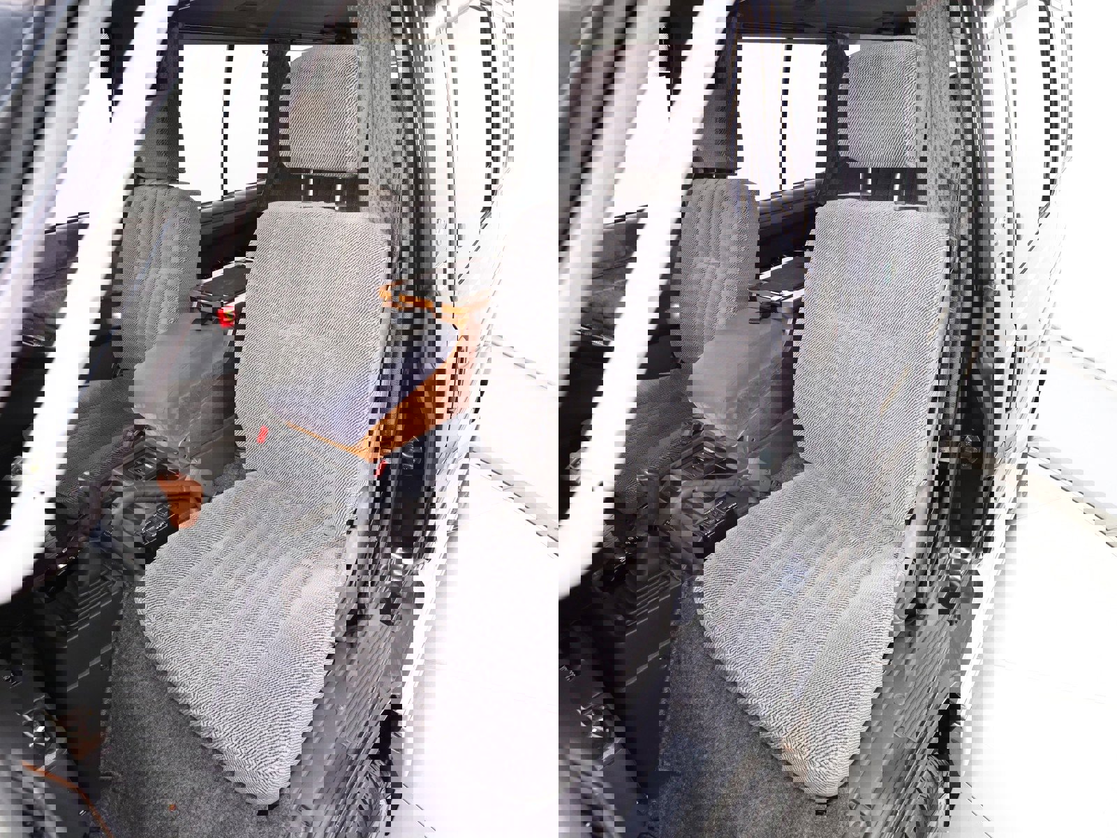1994 Mitsubishi Delica 19