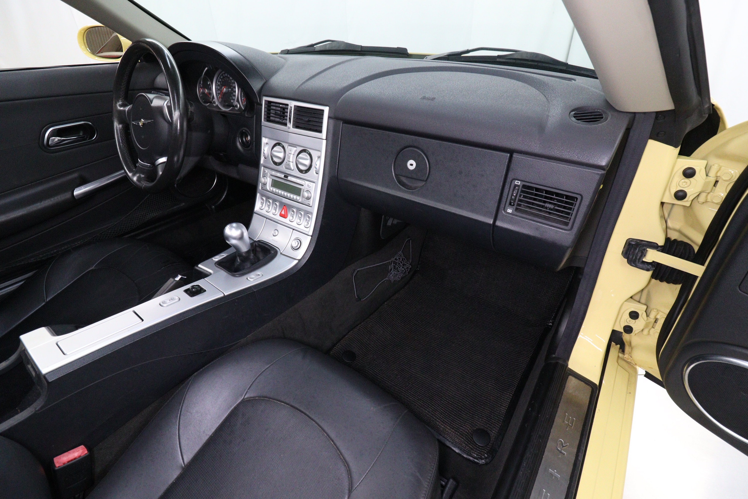 2005 Chrysler Crossfire 26