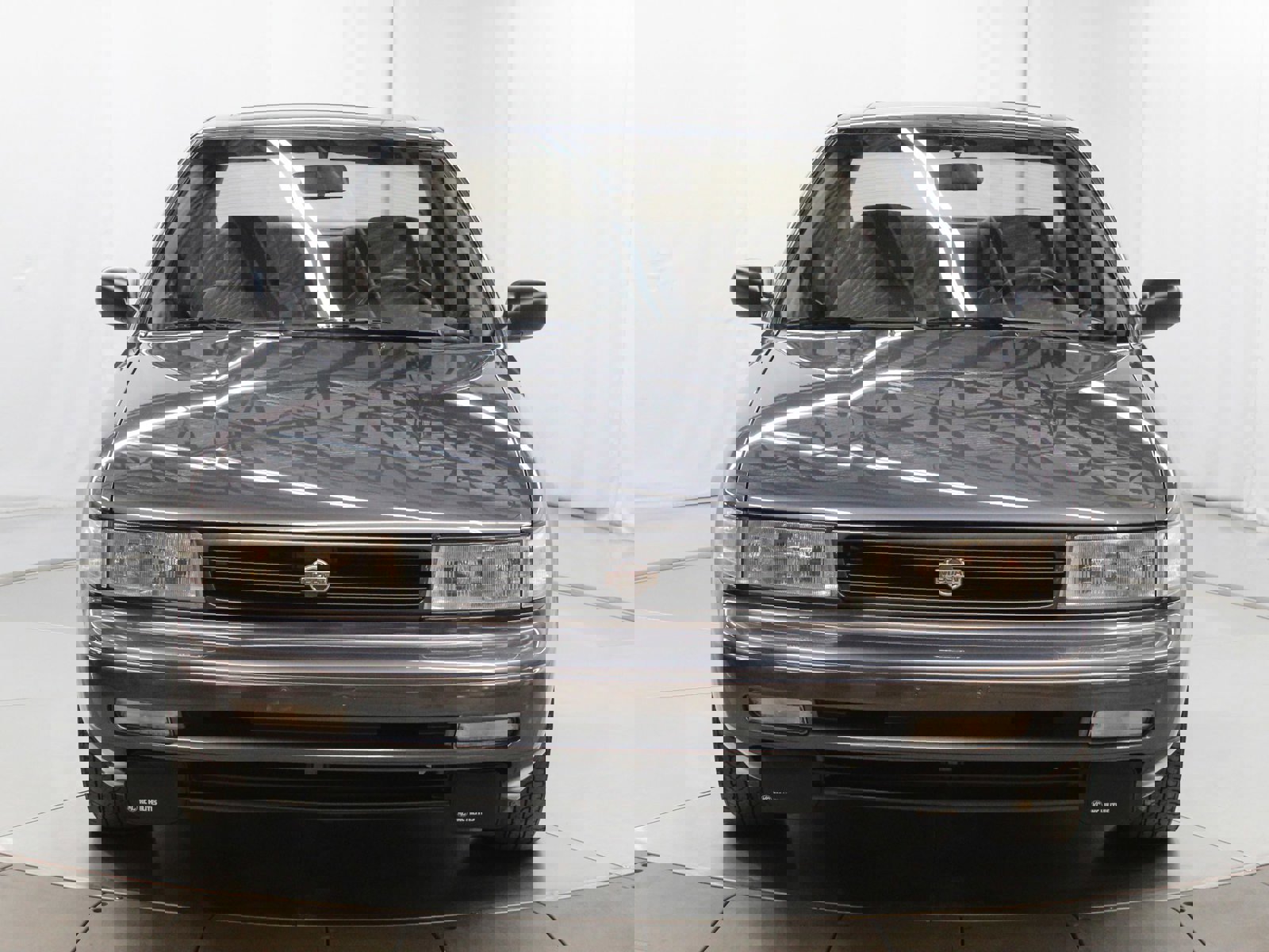 1992 Nissan Maxima SE photo 3