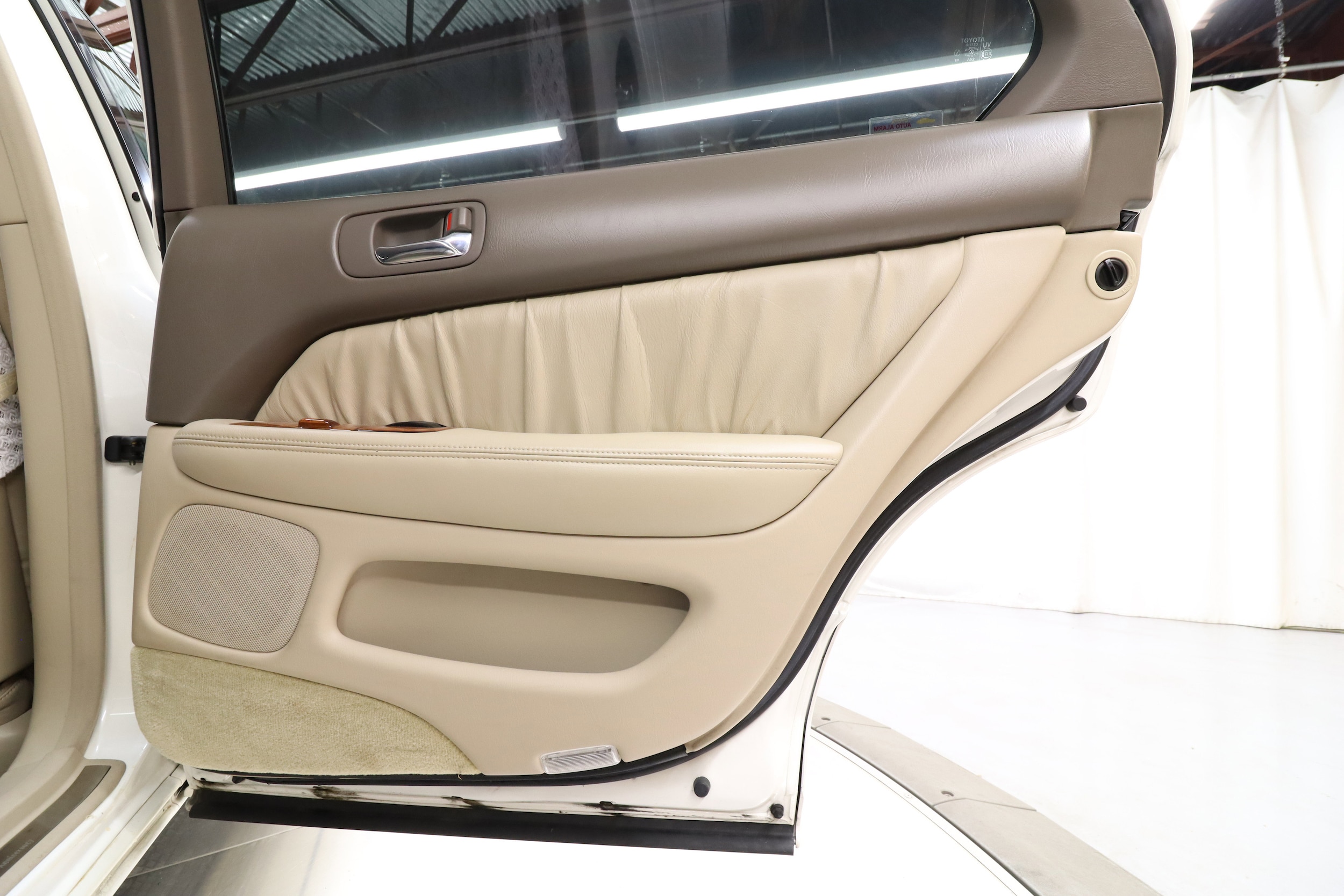 1999 Toyota Celsior 24