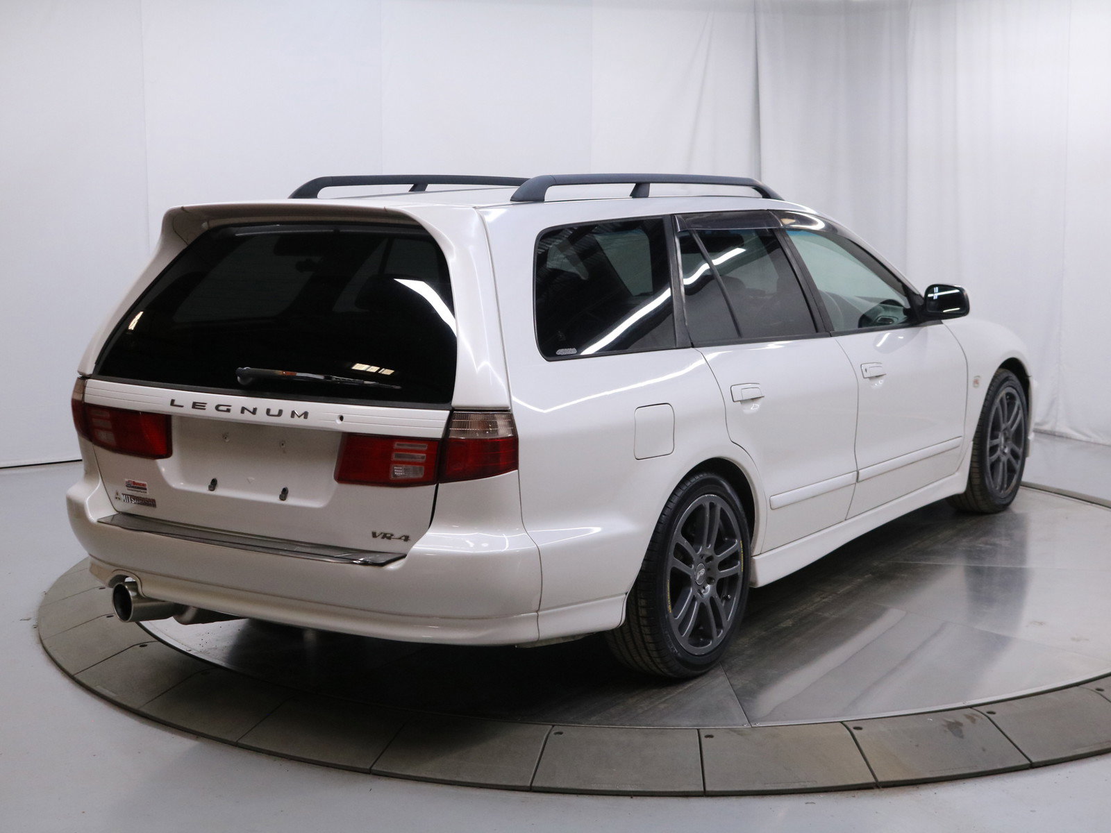 1998 Mitsubishi Legnum 7