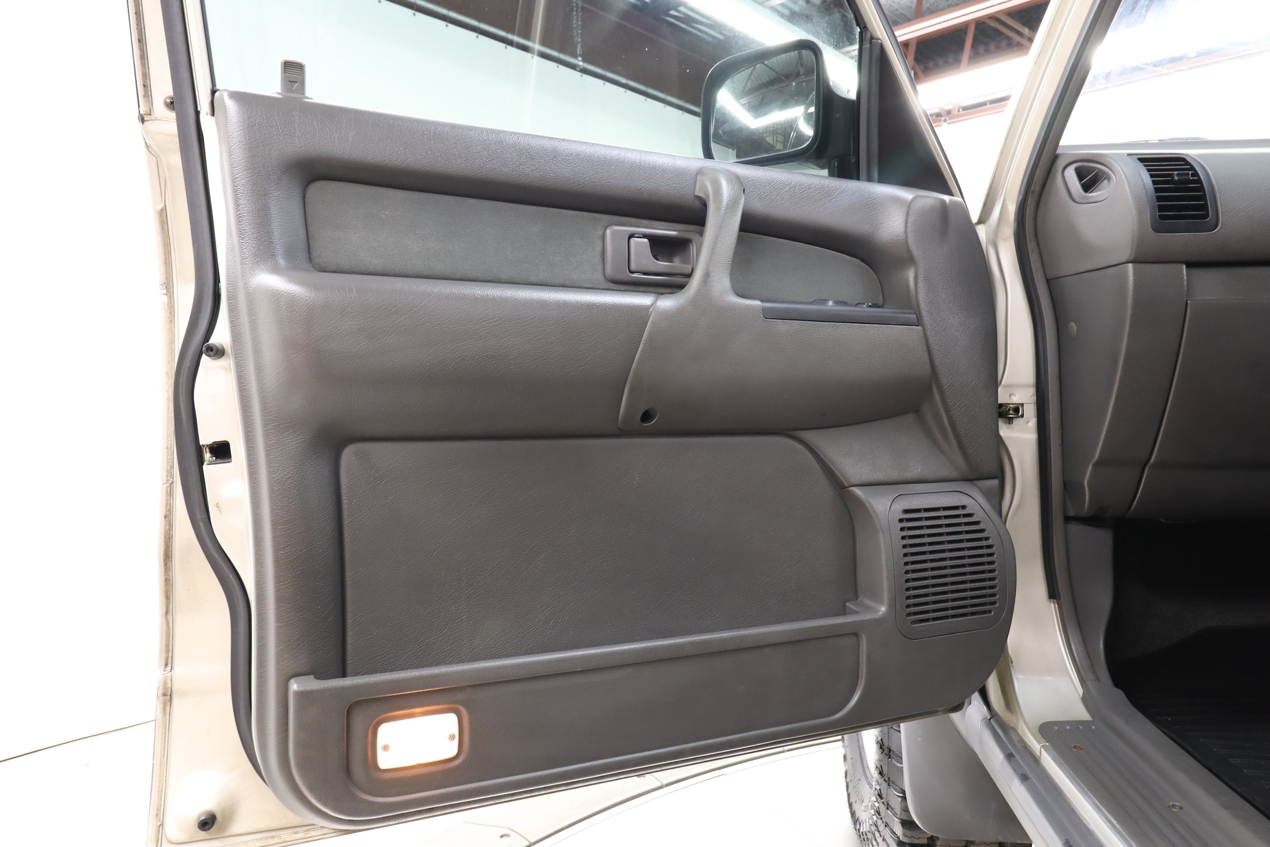 1996 Isuzu Bighorn 23