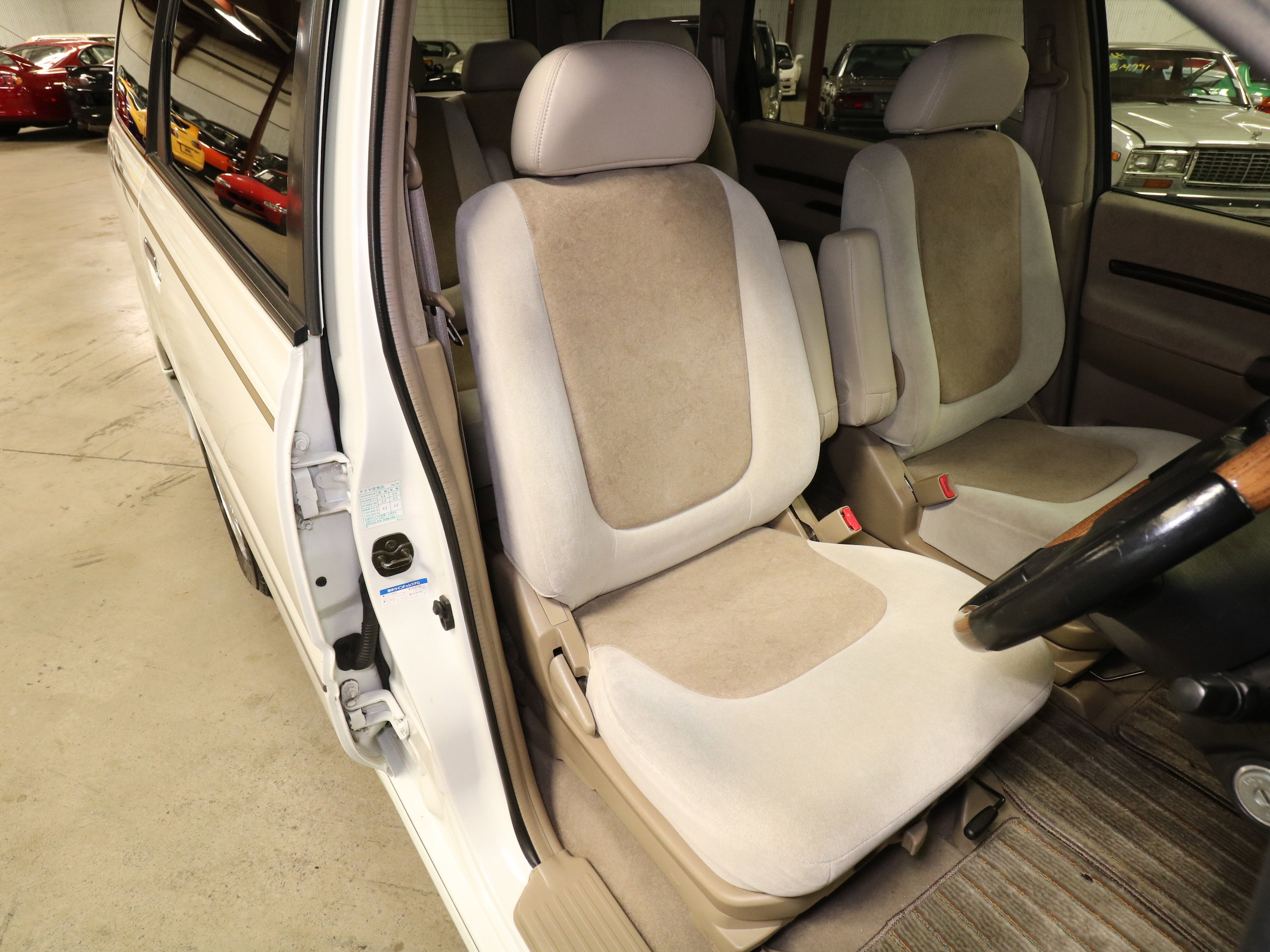 1999 Nissan Presage 15