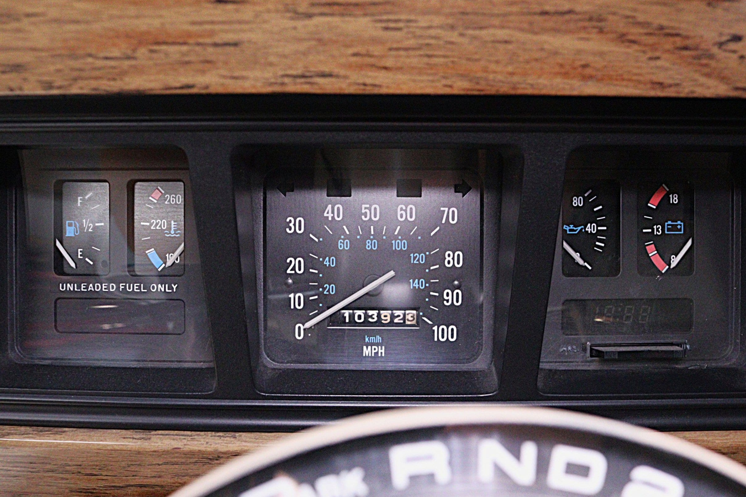 1997 Jeep Grand Wagoneer 11