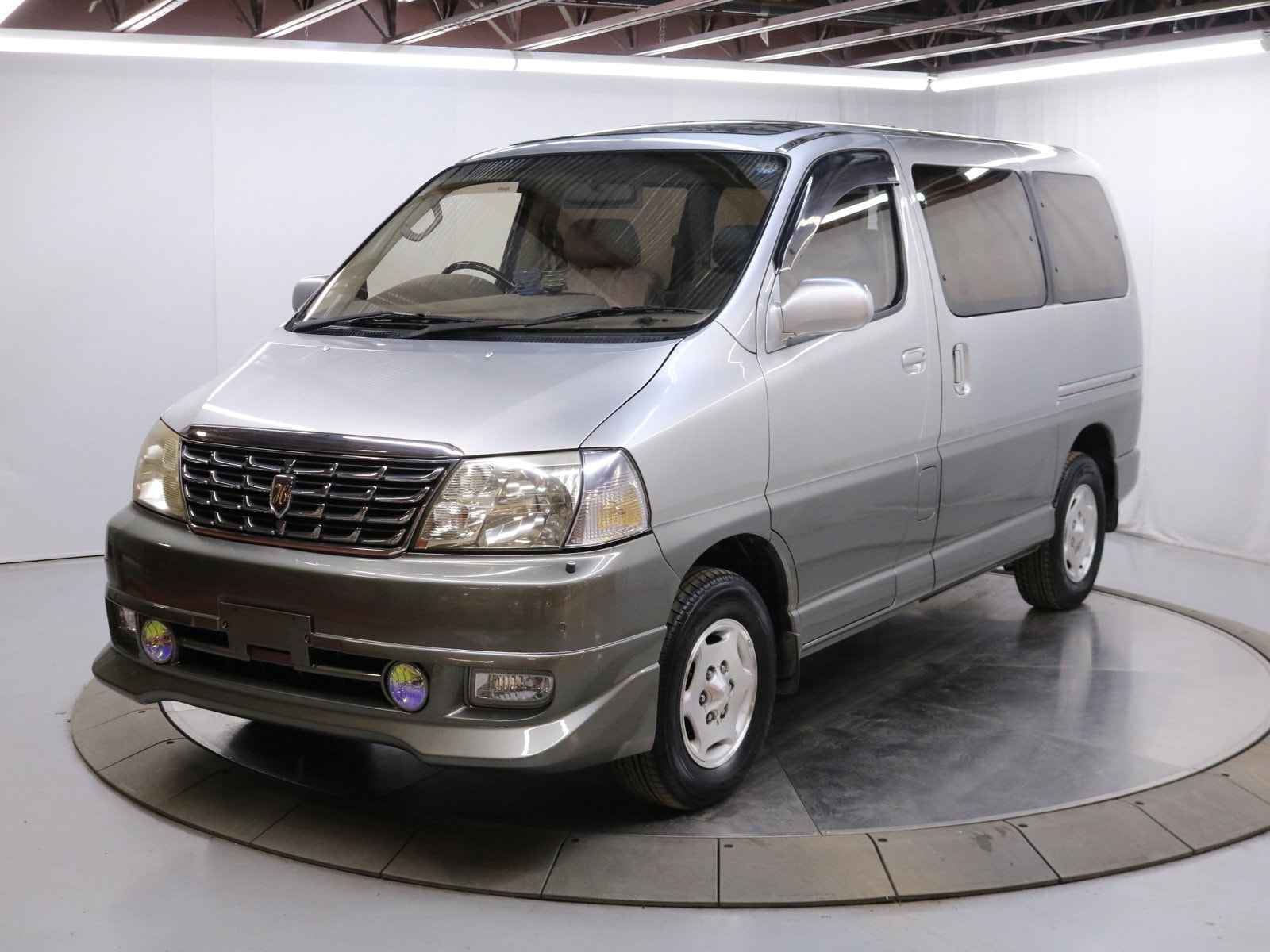 1999 Toyota Grand Hiace 2