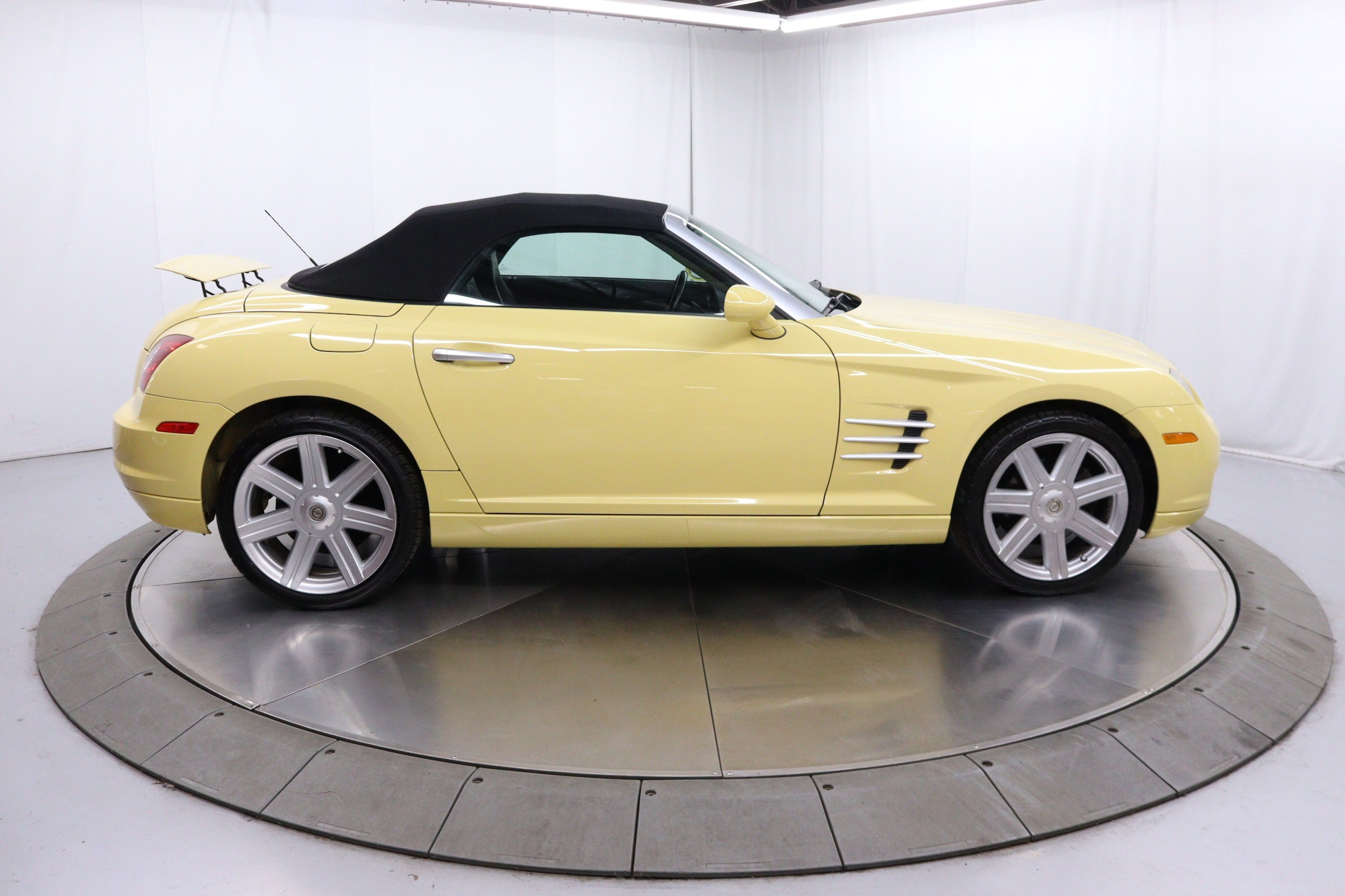 2005 Chrysler Crossfire 8