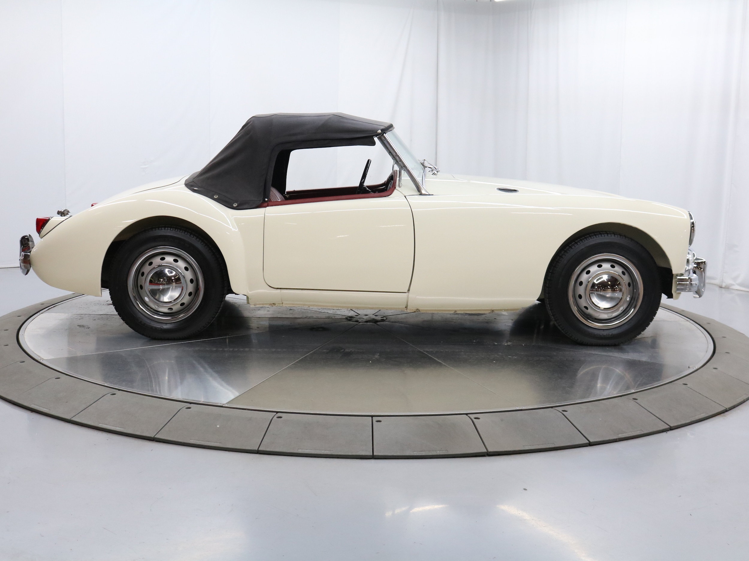 1961 MG Roadster 8