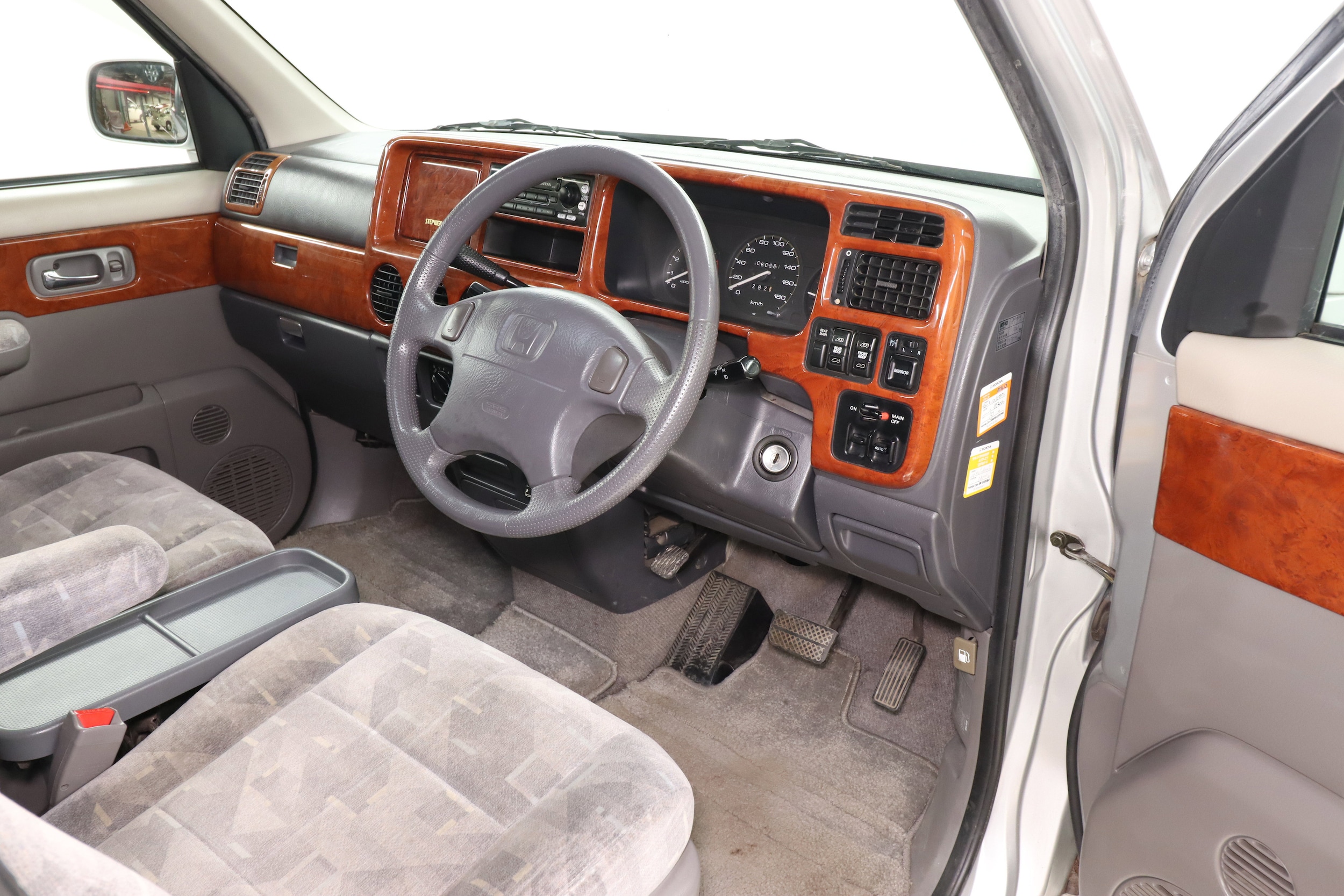 1998 Honda StepWgn 11