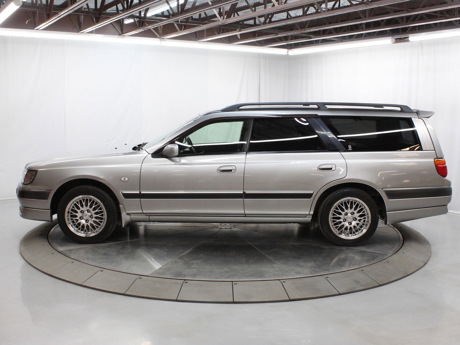 1997 Nissan Stagea 4