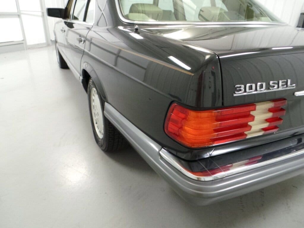 1991 Mercedes-Benz 300 SEL 35