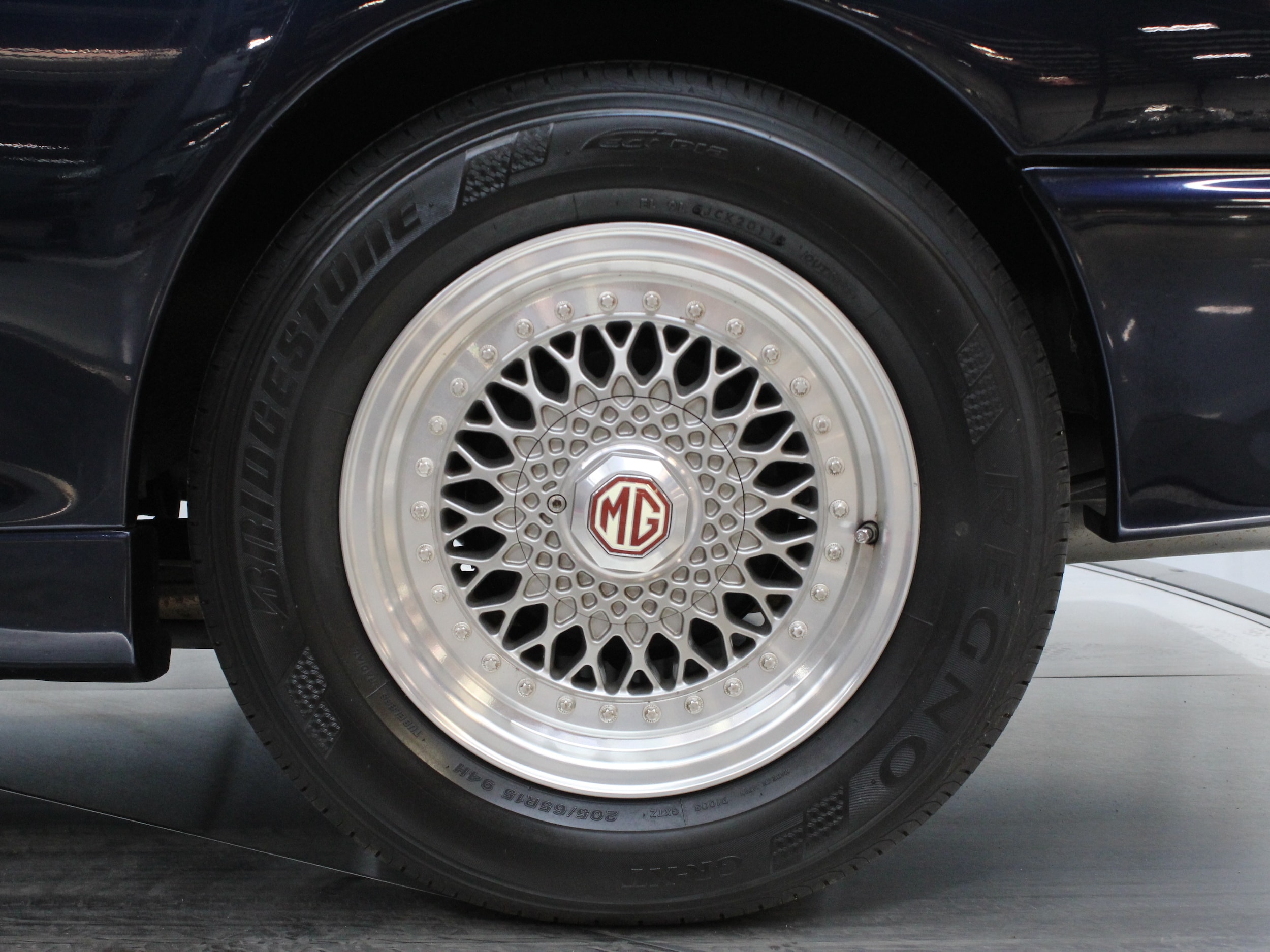 1994 Rover MG RV8 22