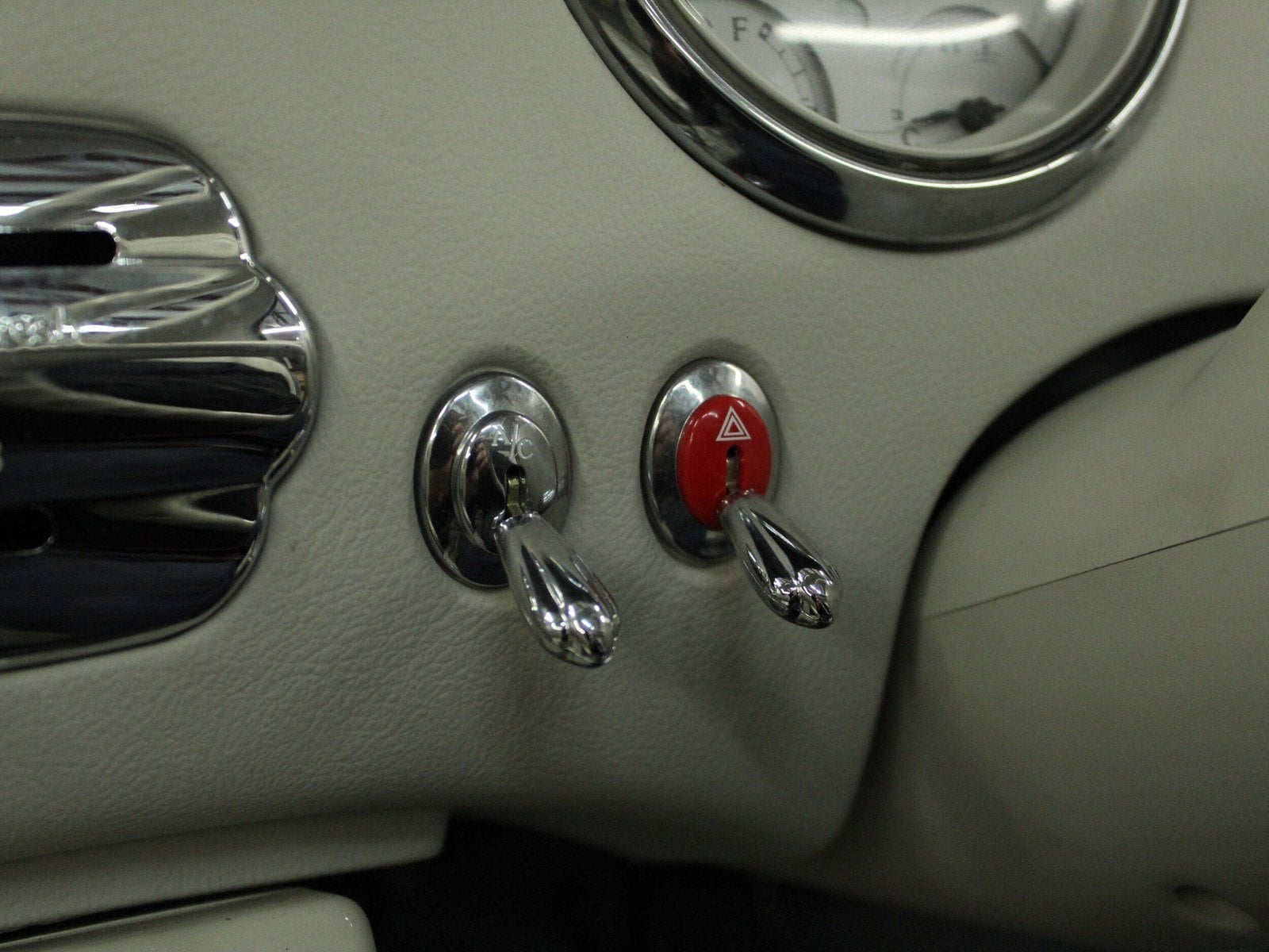 1992 Nissan Figaro 17