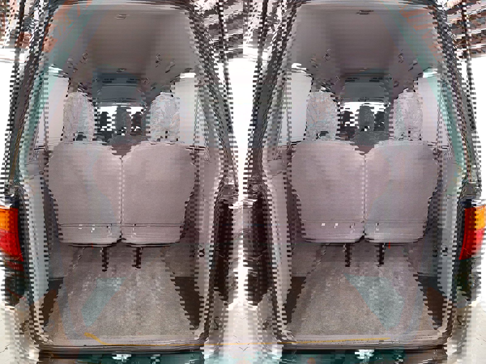 1998 Mitsubishi Delica 27