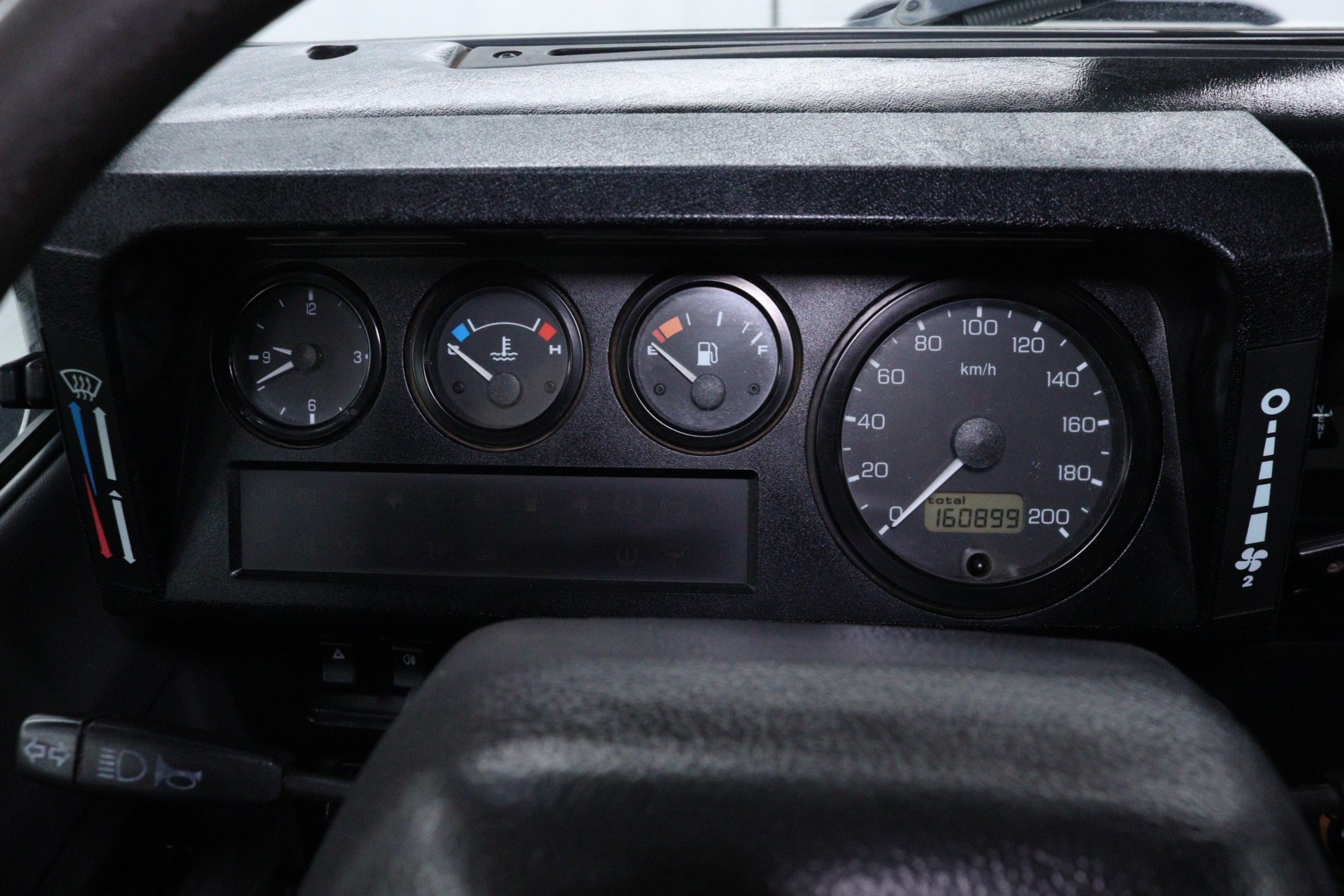 2001 Land Rover Defender 11