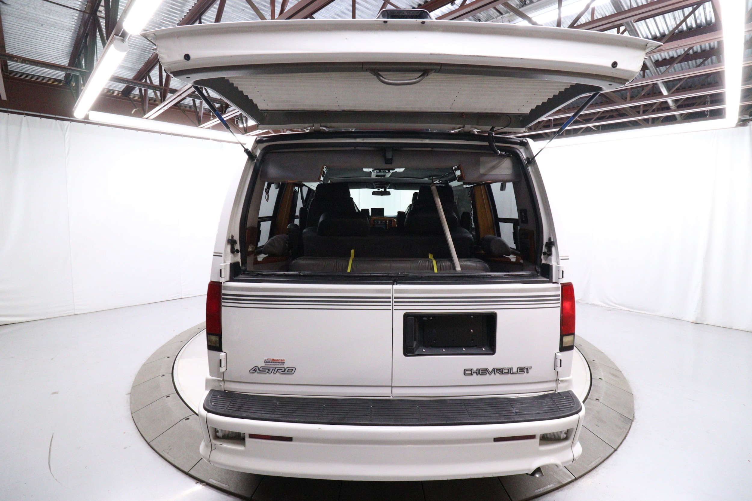 2001 Chevrolet Astro Cargo Van 30