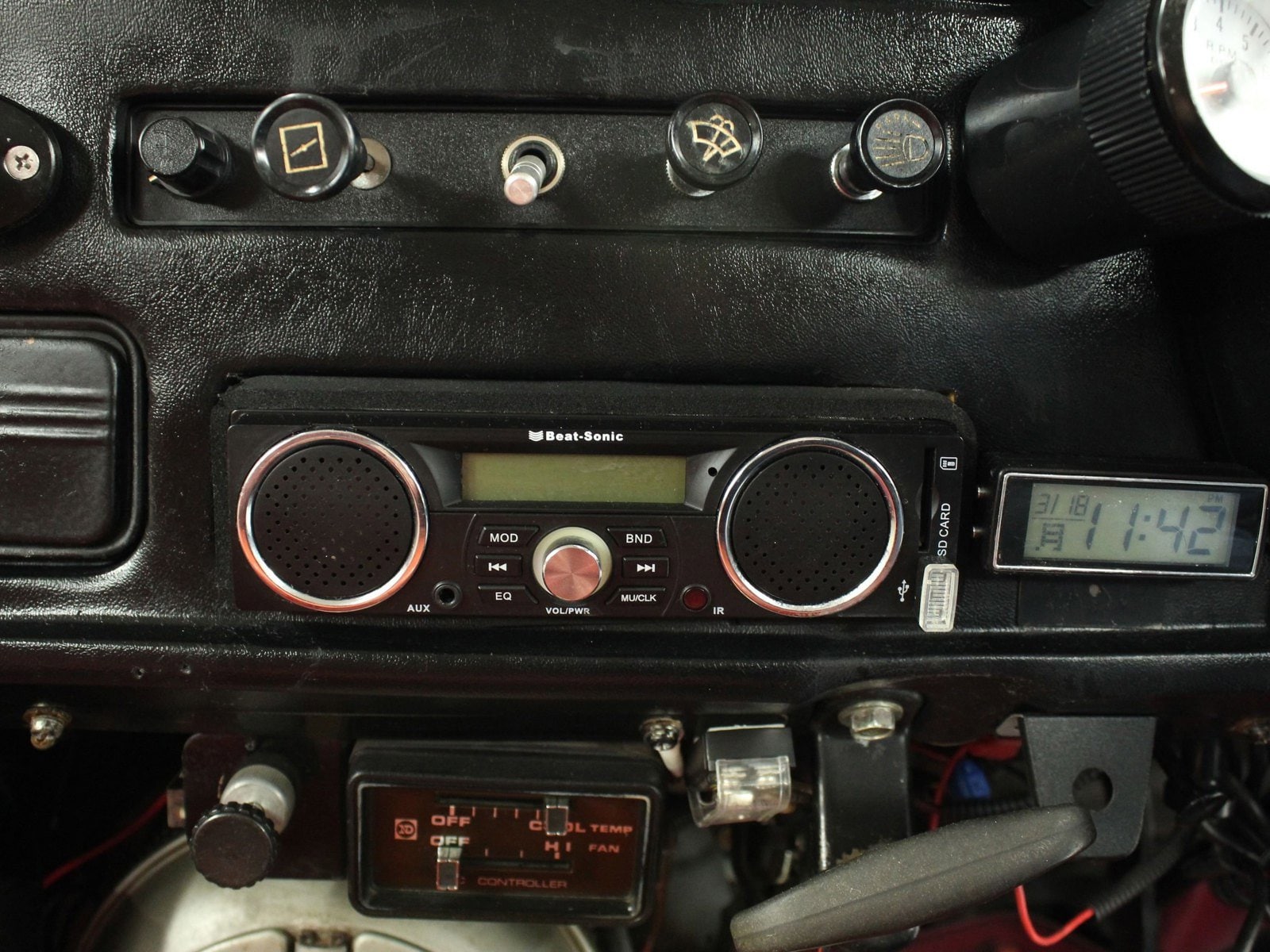 1975 Mitsubishi Jeep 15