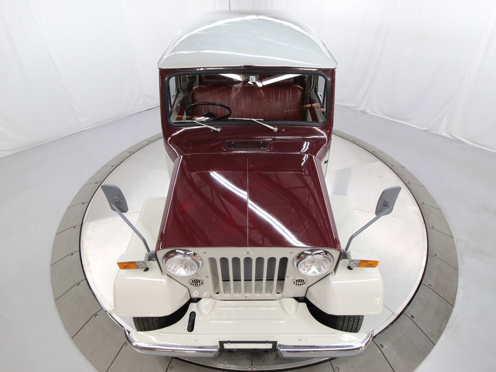 1976 Mitsubishi Jeep 40