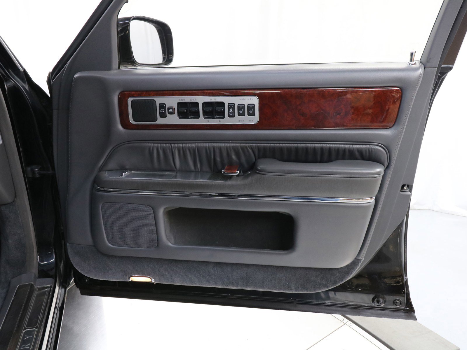 1997 Toyota Century 25
