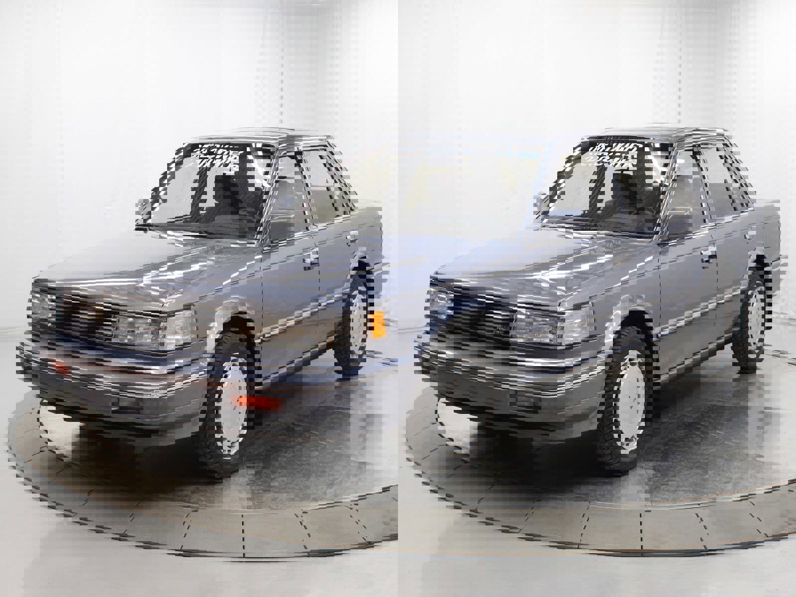 1987 Nissan Maxima photo 2