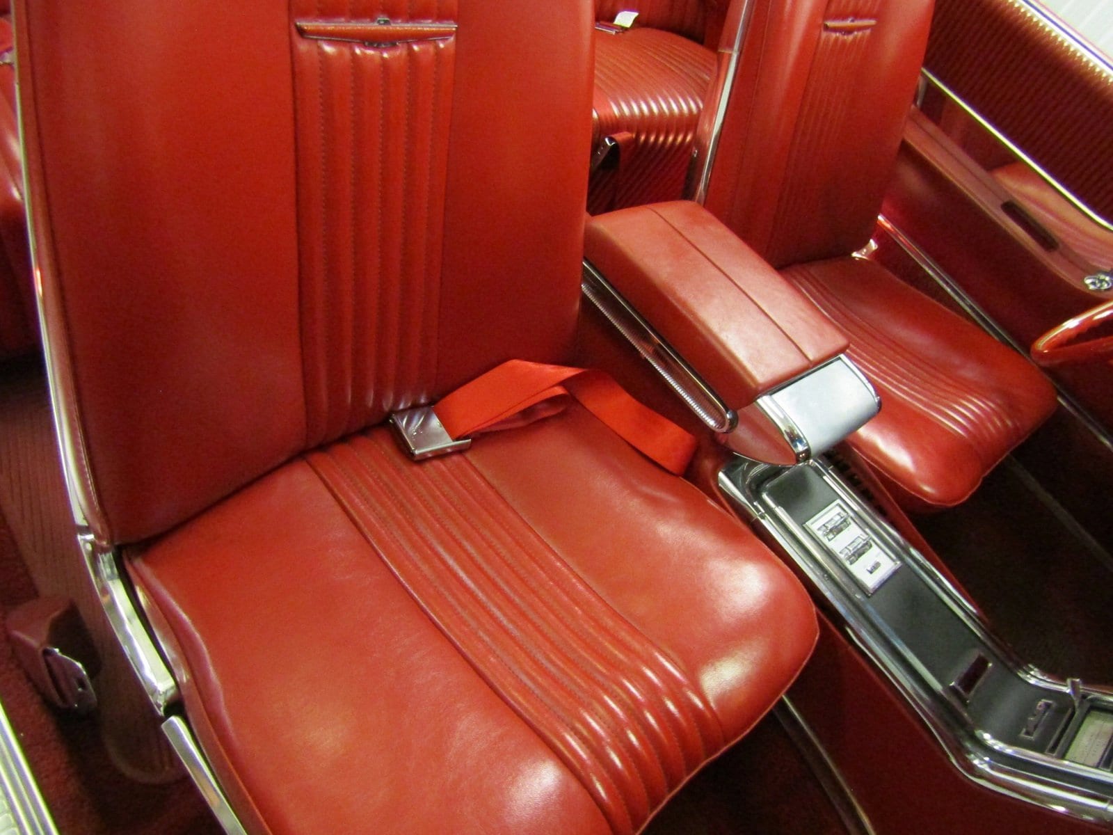 1965 Ford Thunderbird 23