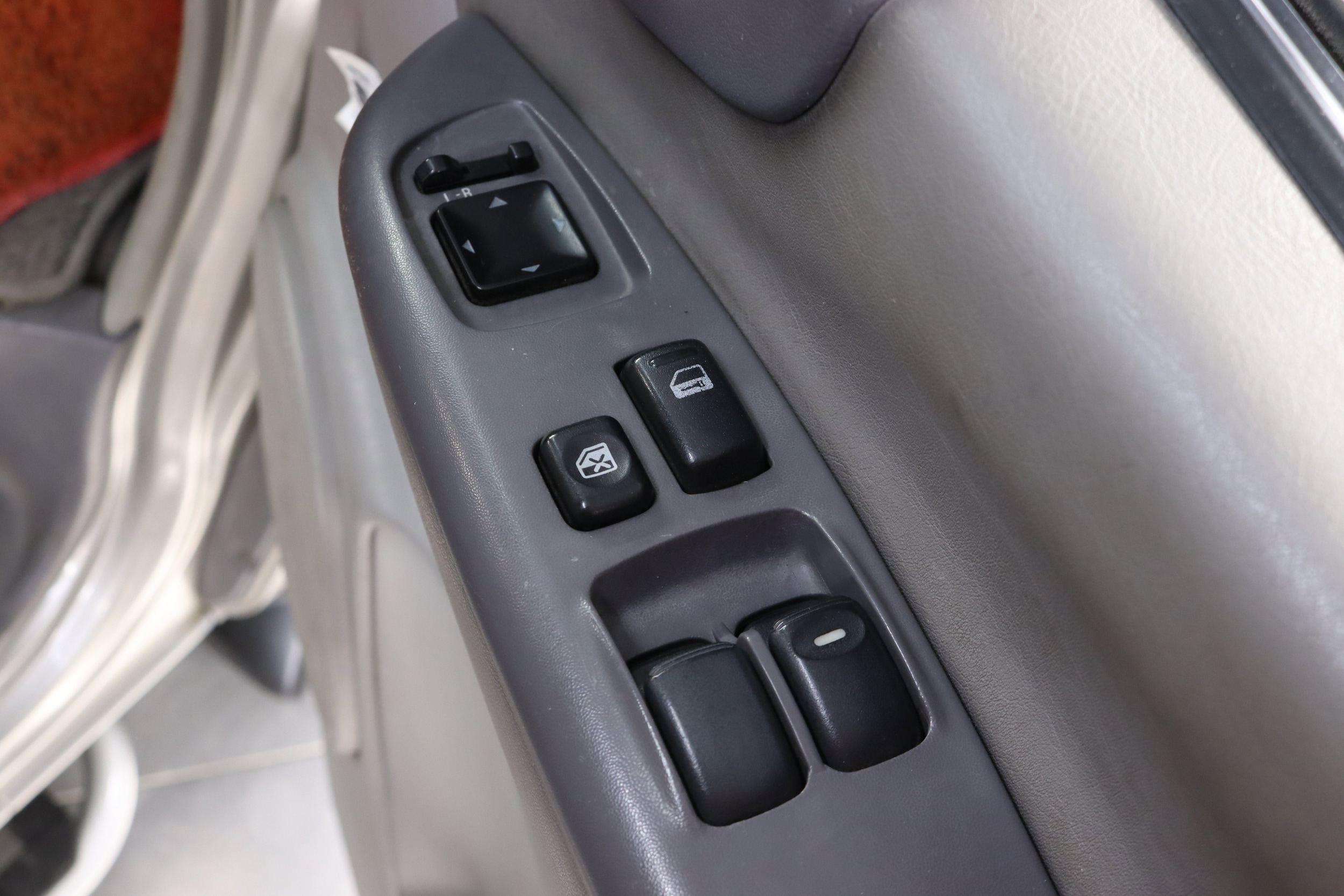 2000 Mitsubishi Delica 28