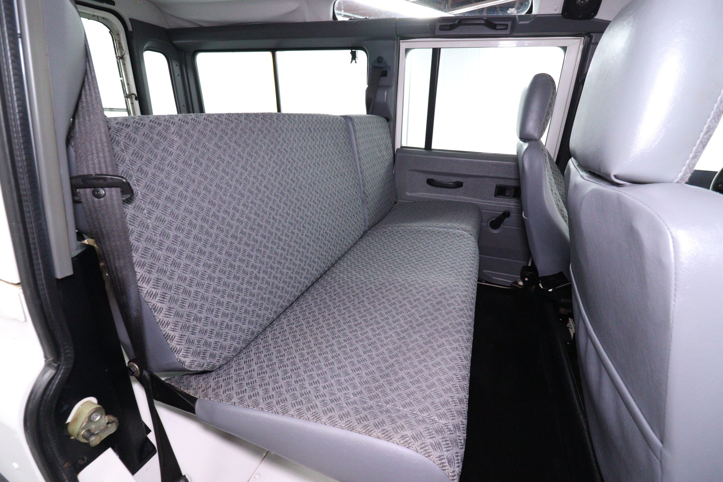 2001 Land Rover Defender 21