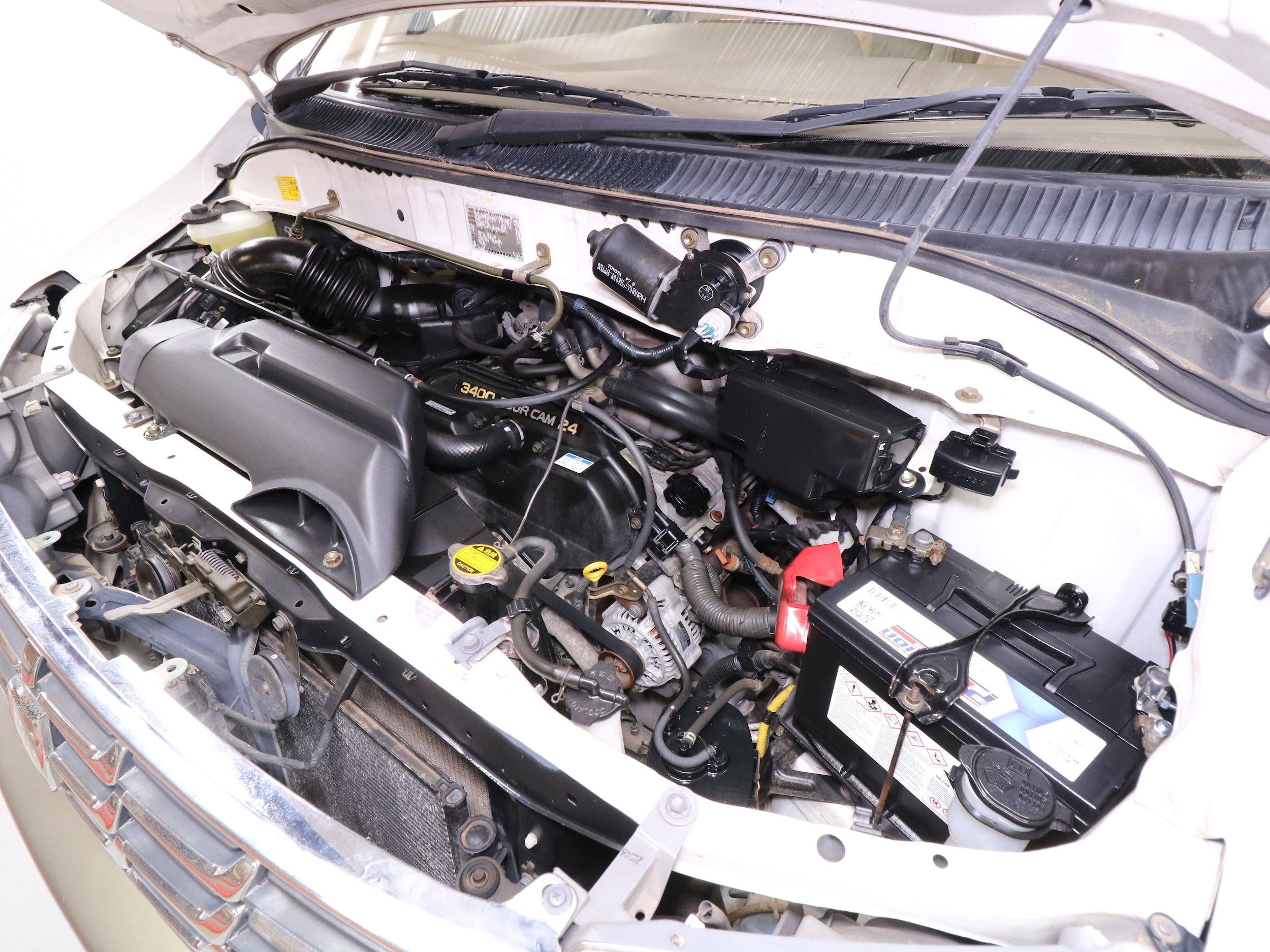 1999 Toyota Grand HiAce 28