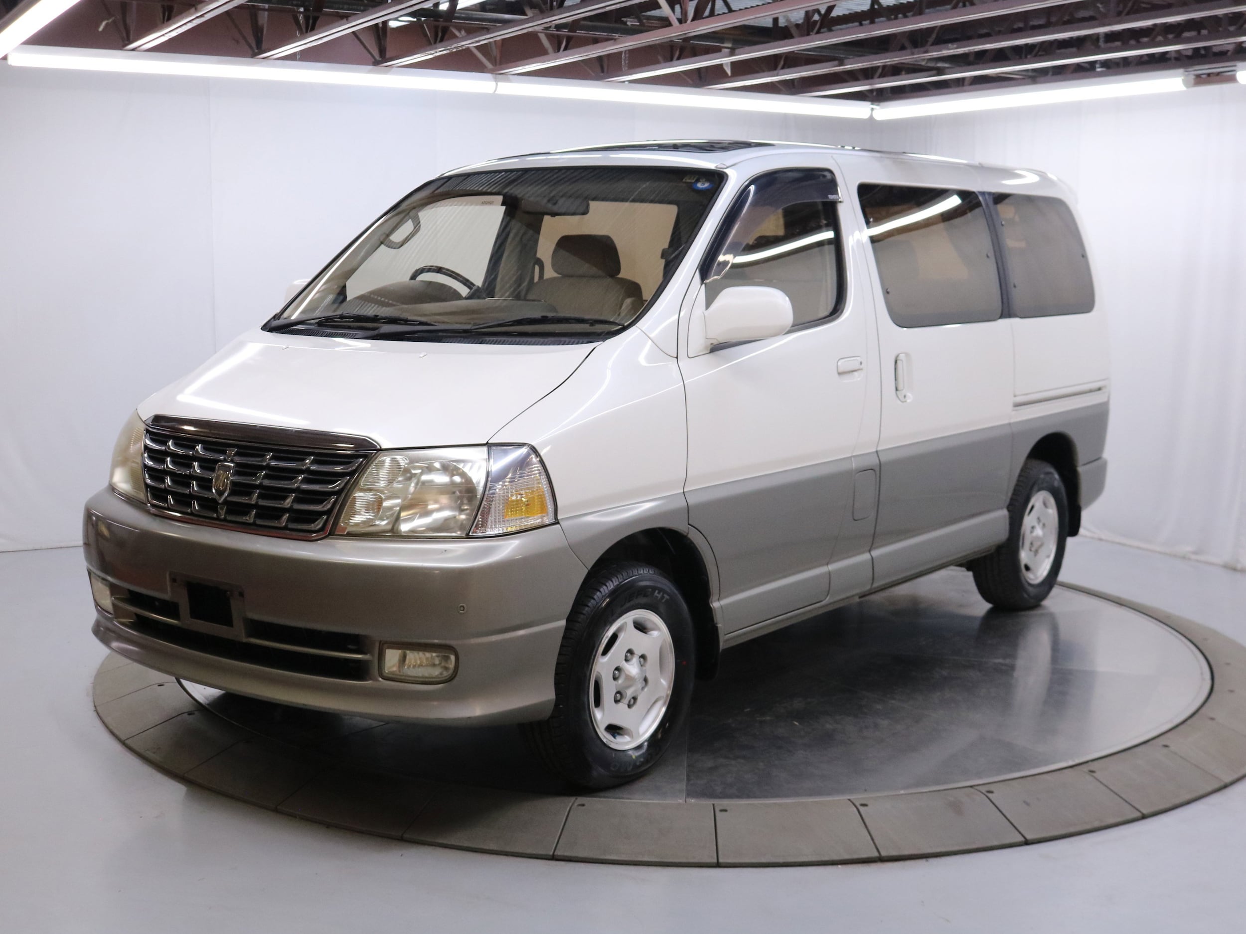 1999 Toyota Grand HiAce 4
