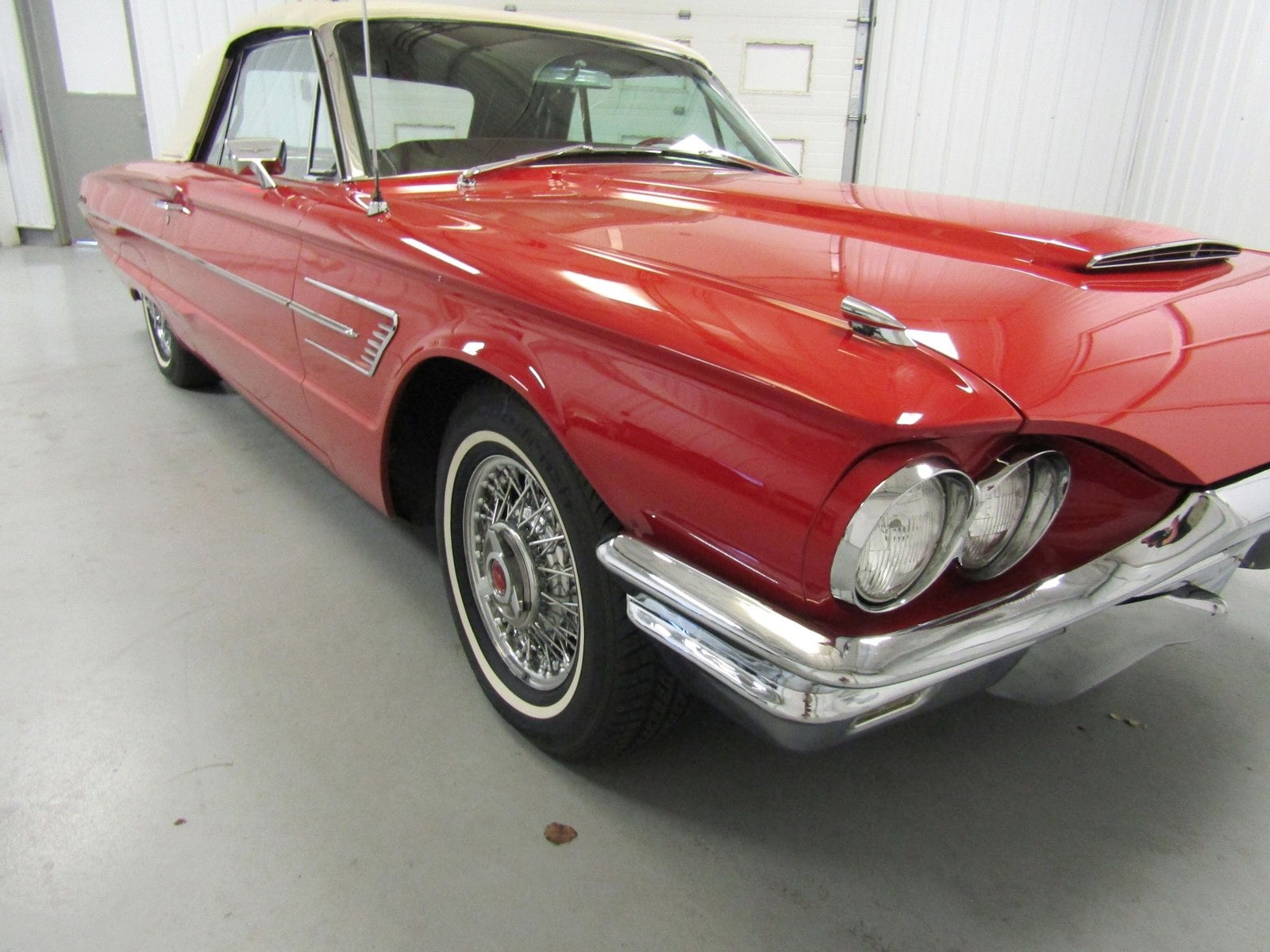 1965 Ford Thunderbird 40