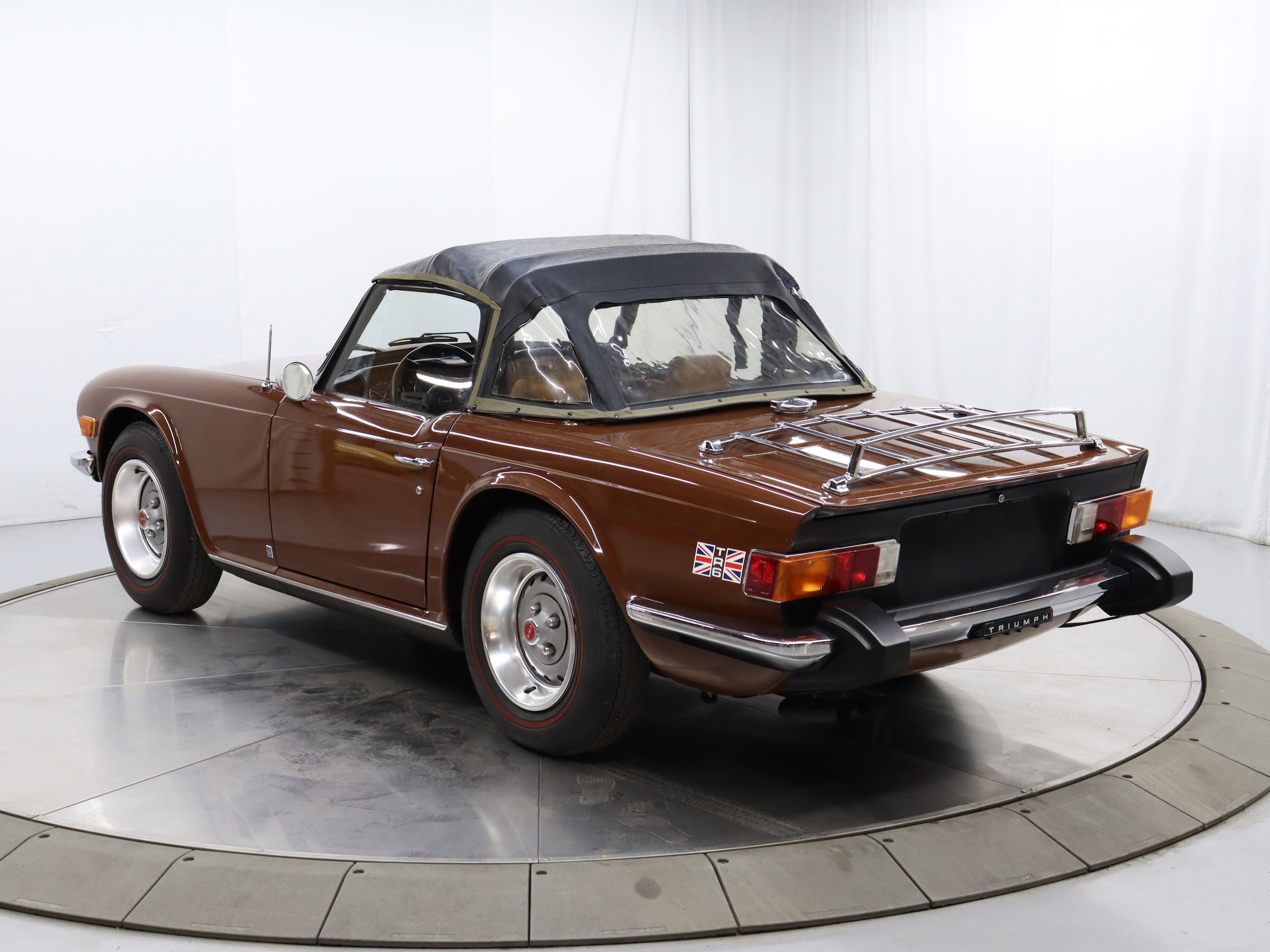 1976 Triumph TR6 18