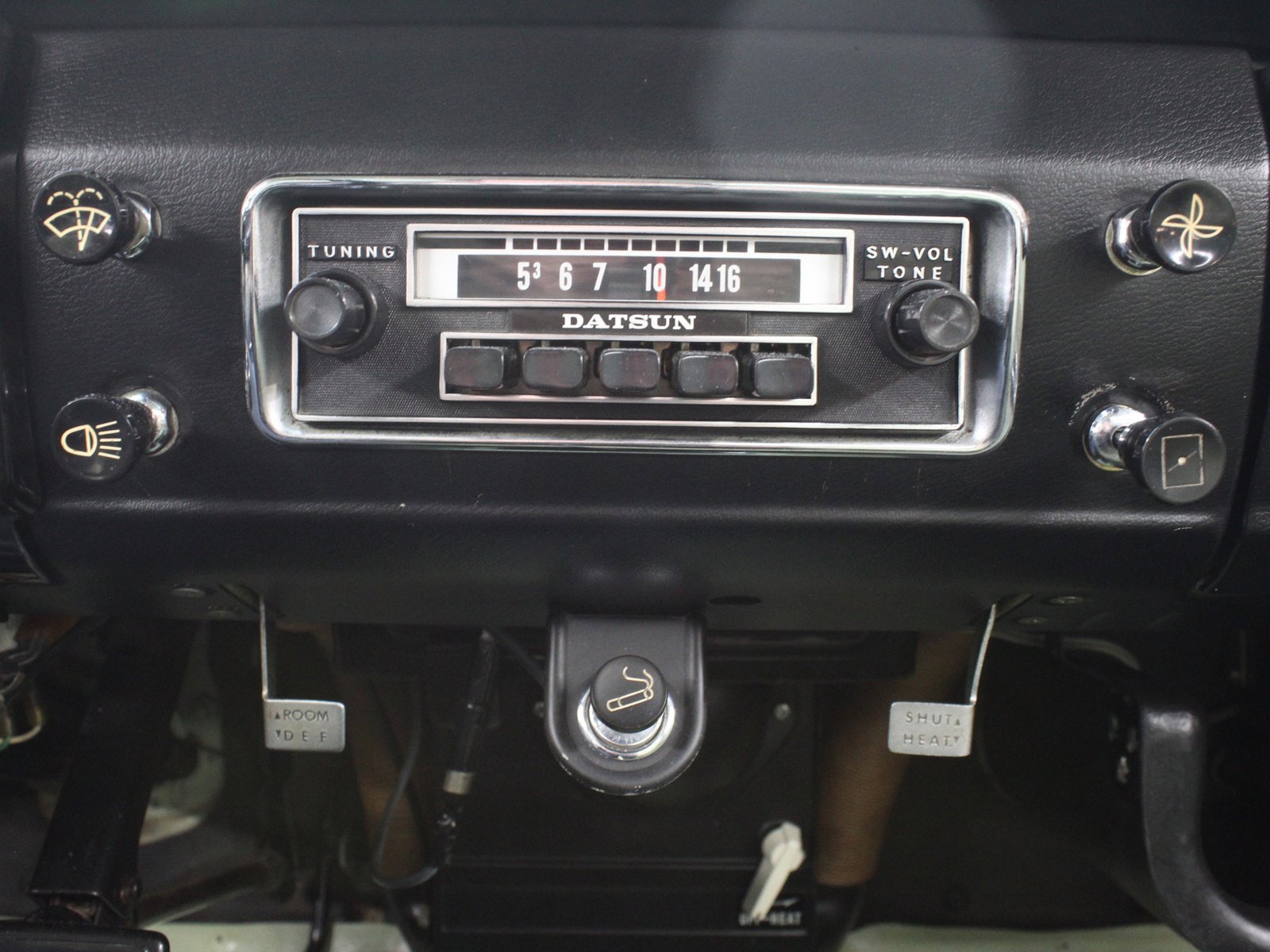 1971 Datsun 1600 24