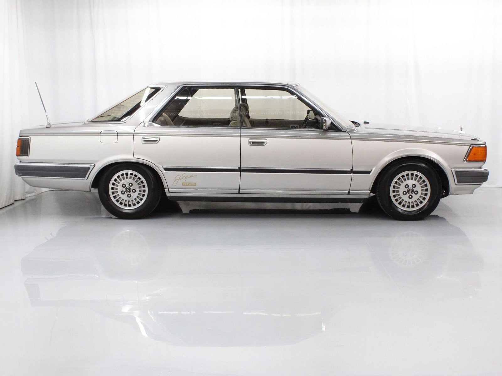 1983 Nissan Gloria 7