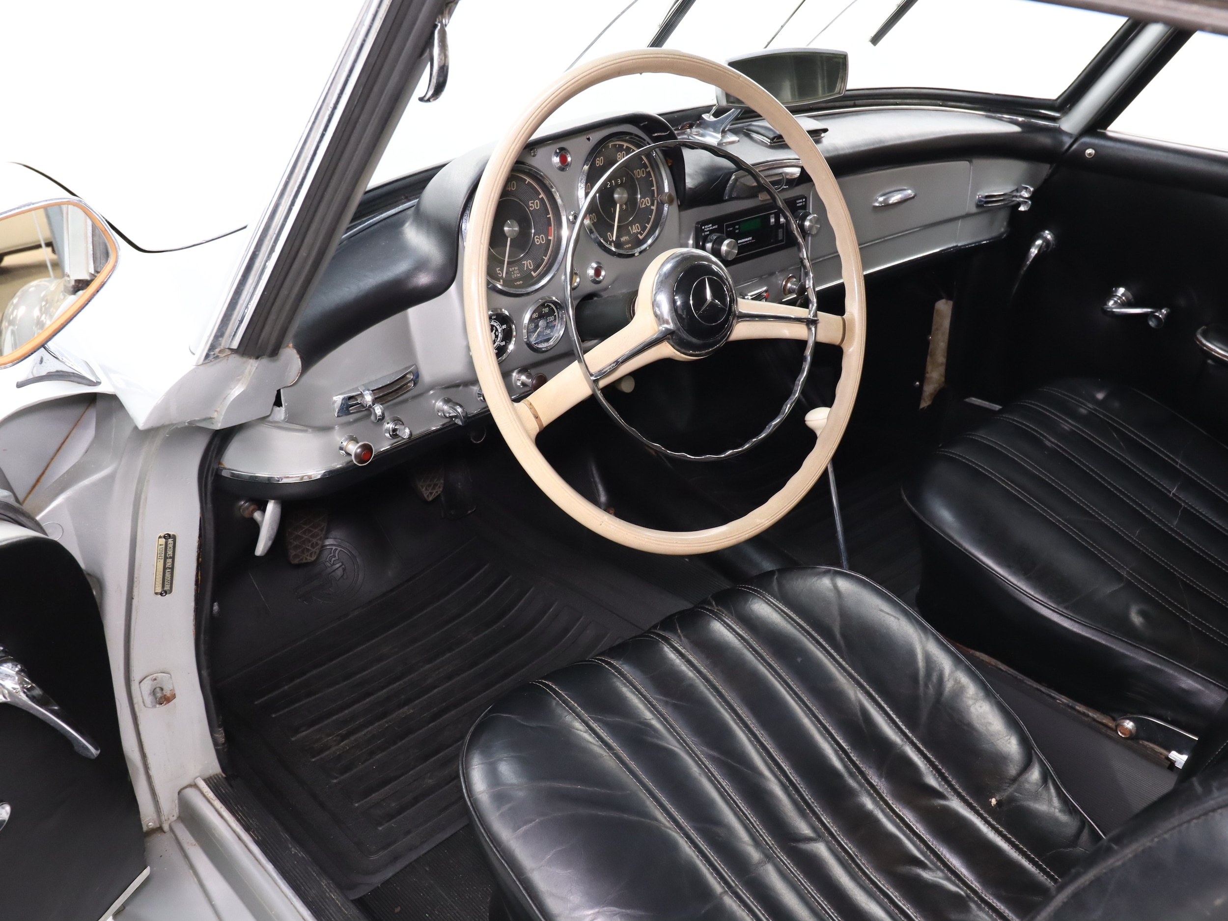 1957 Mercedes-Benz 190SL 9