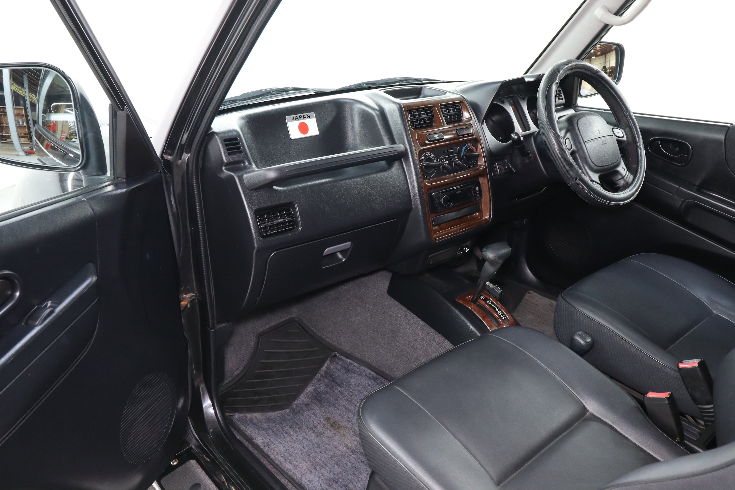 1998 Mitsubishi Pajero Jr 19