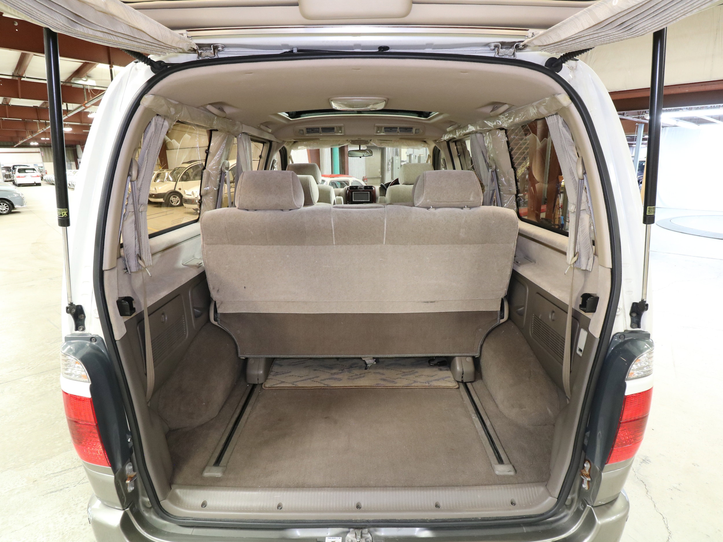 2000 Toyota Grand Hiace 27