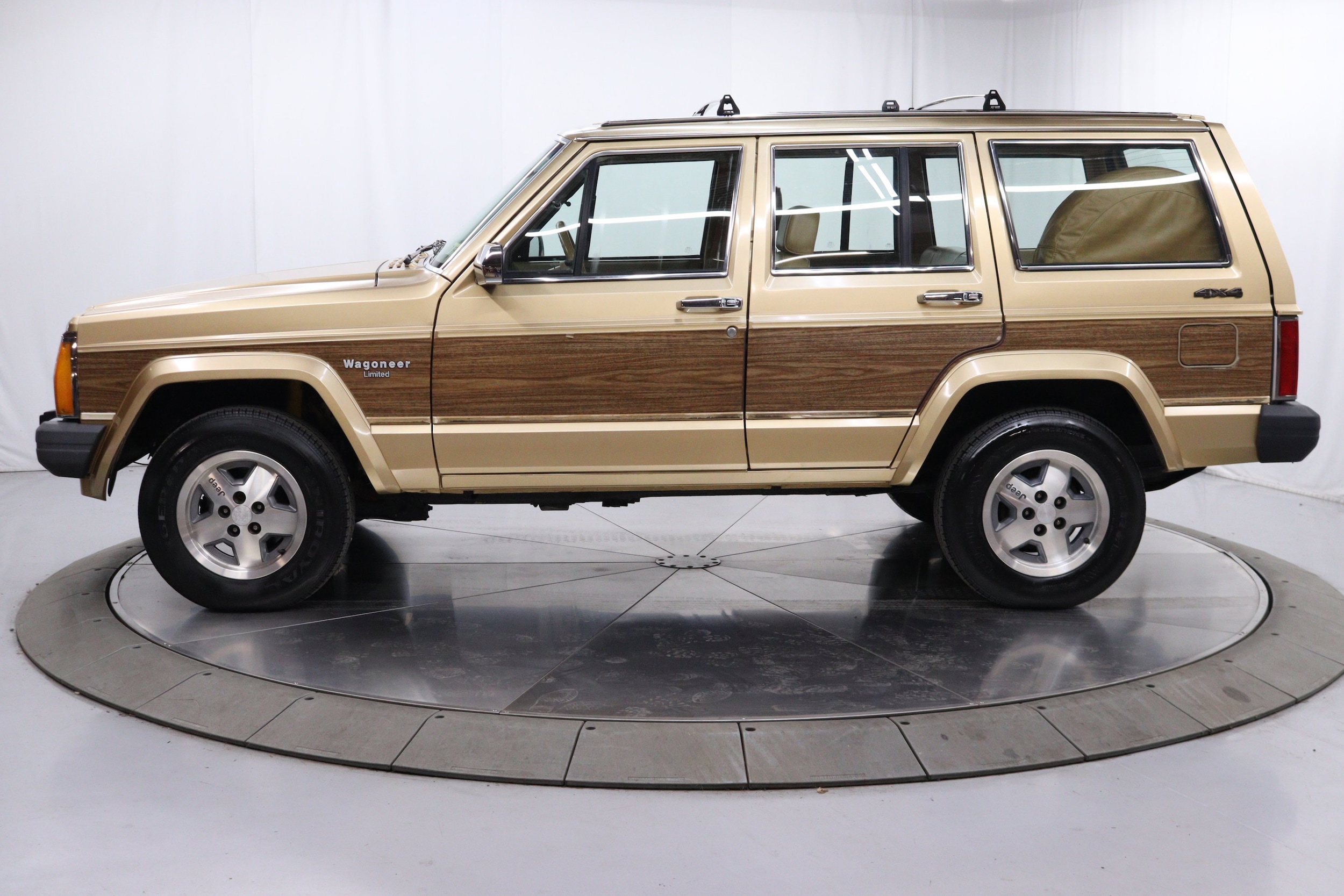 1987 Jeep Wagoneer 4