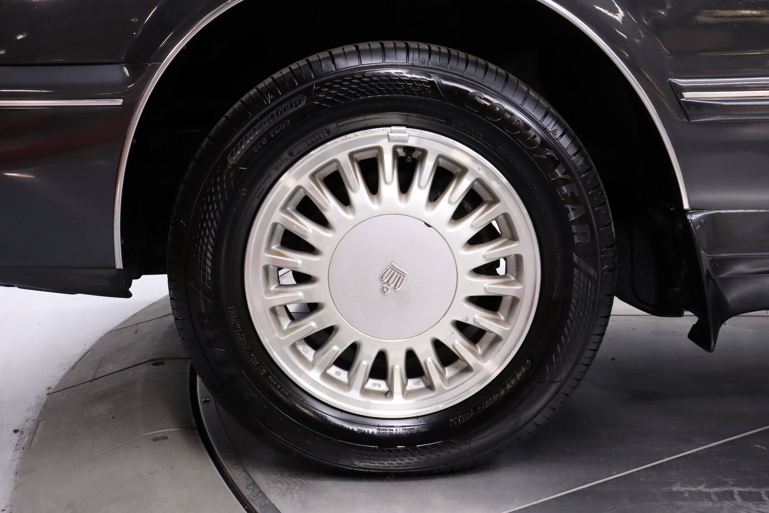 1999 Toyota Crown 33