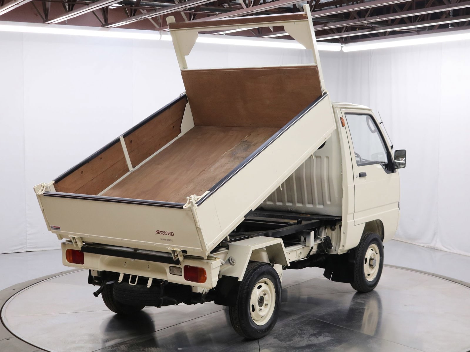 1989 Mitsubishi Minicab 13