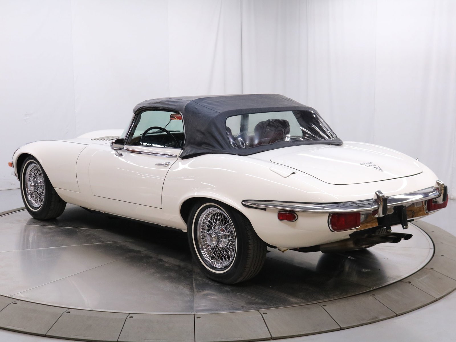 1974 Jaguar E-Type 27