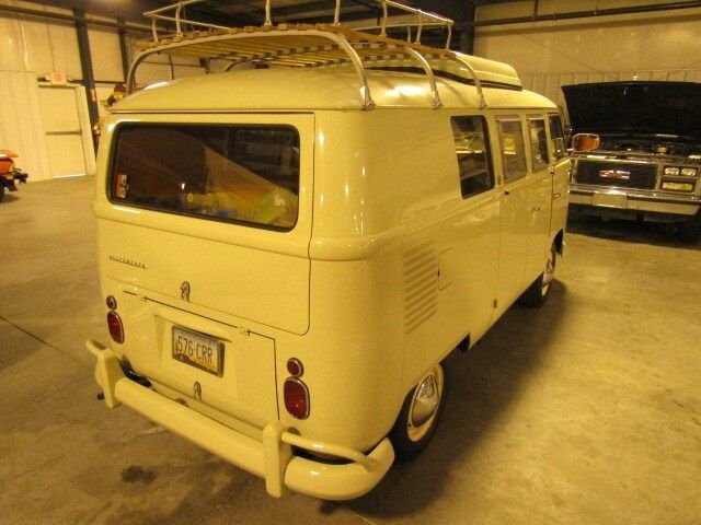 1967 Volkswagen Bus 7