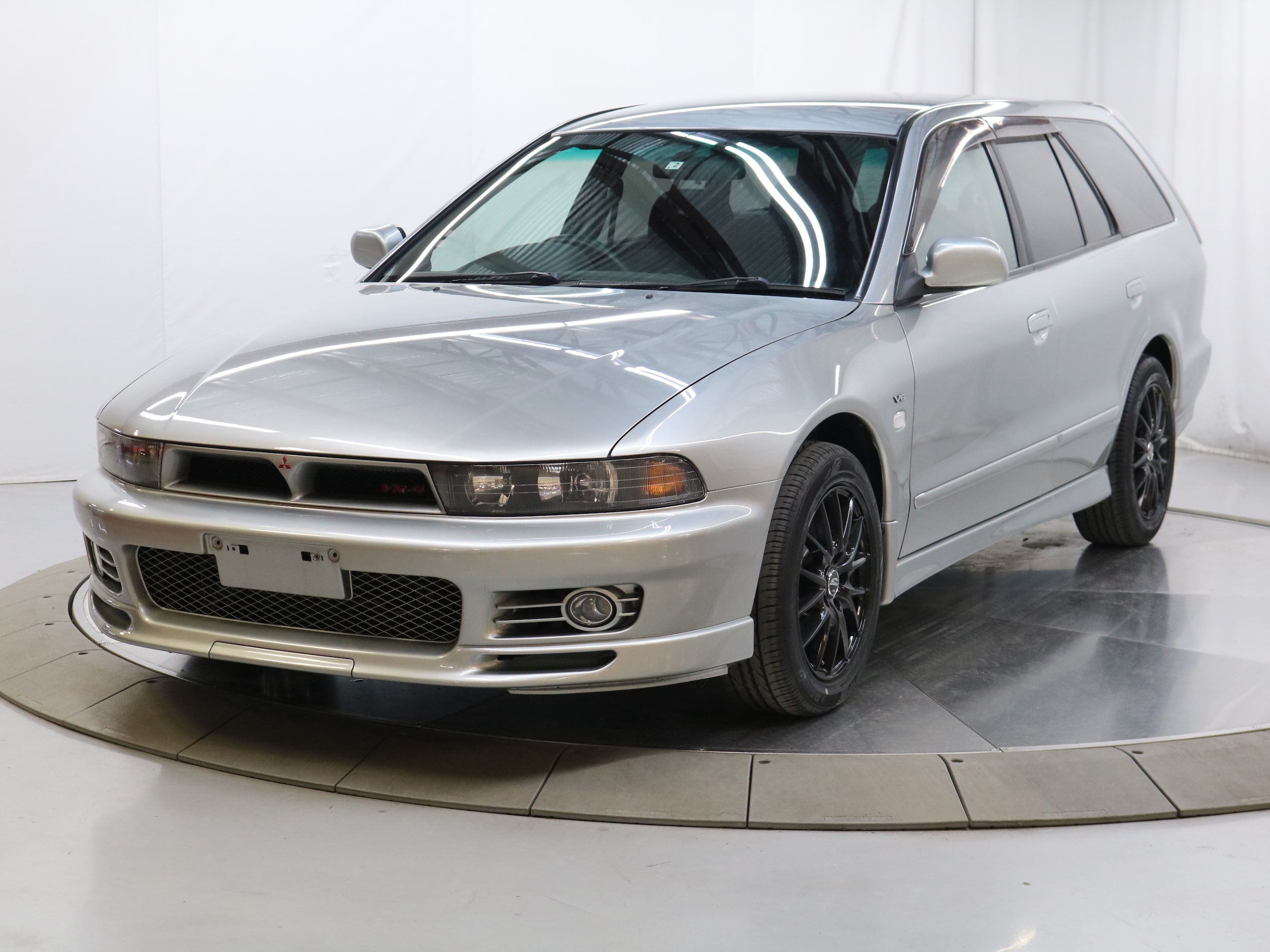1998 Mitsubishi Legnum 2