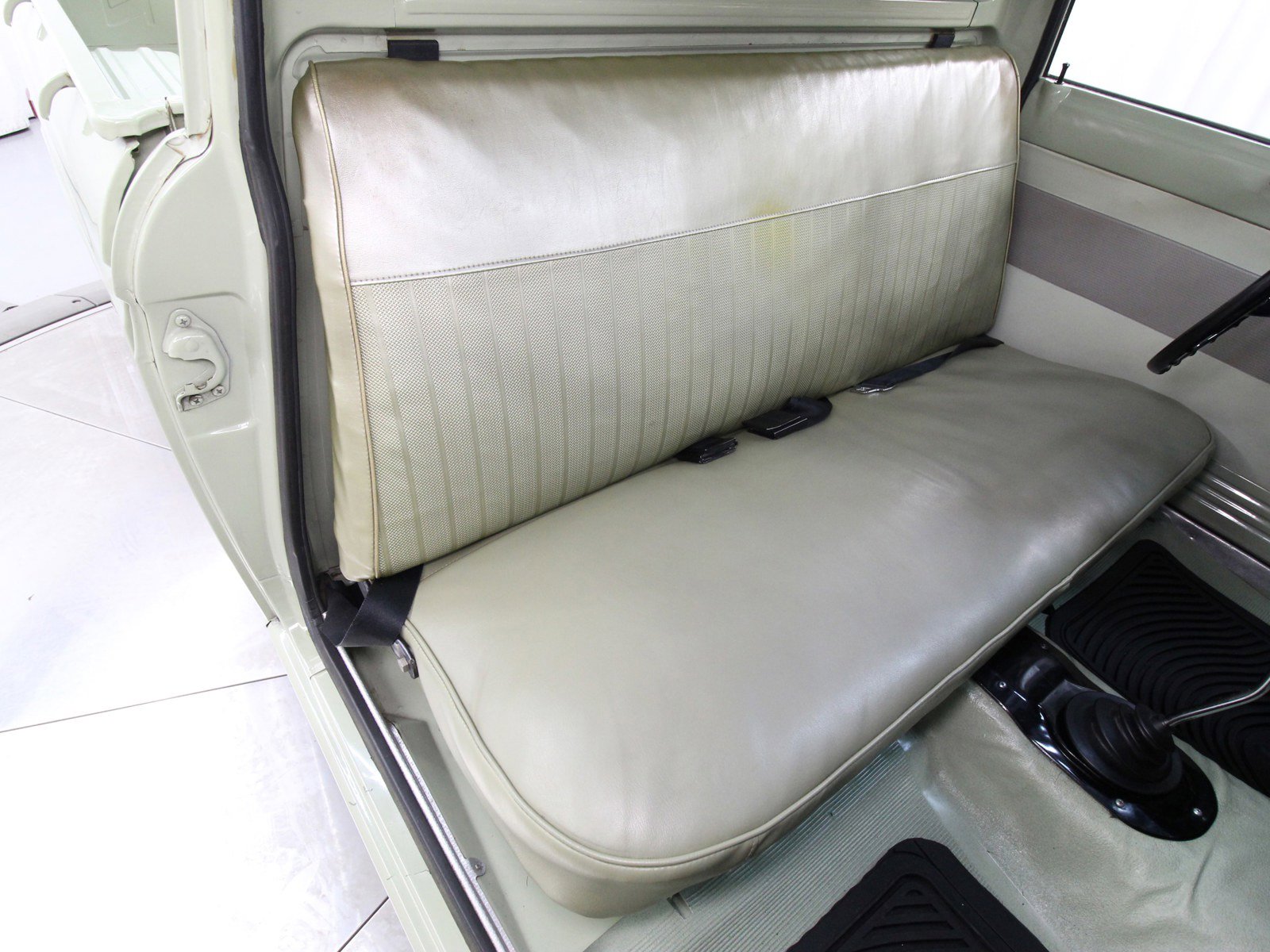 1971 Datsun 1600 17