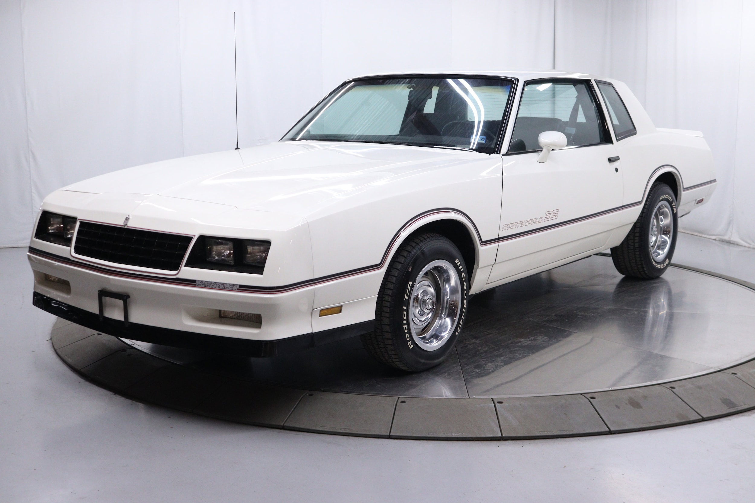 1985 Chevrolet Monte Carlo 2