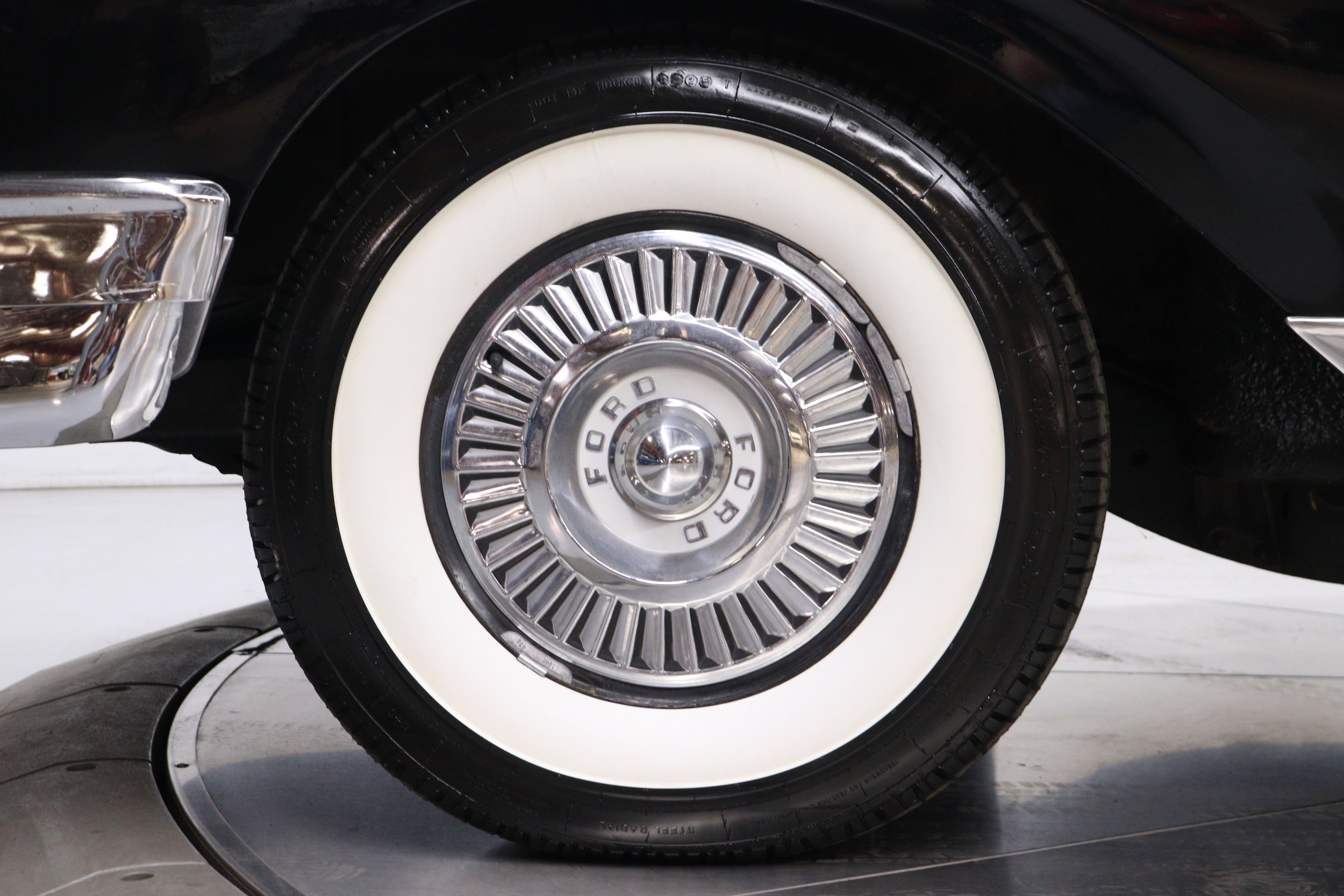 1957 Ford Fairlane 29