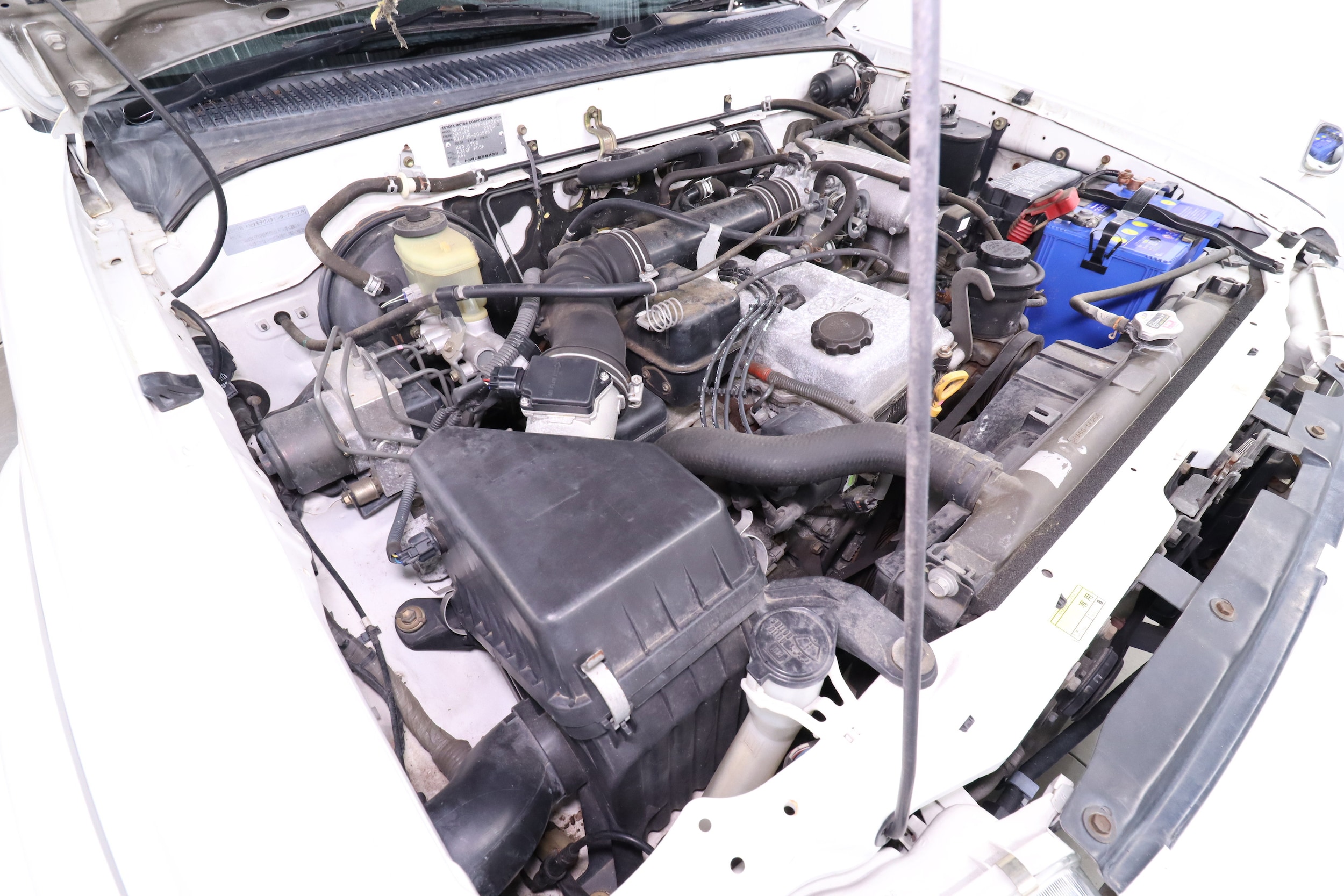 1999 Toyota Hilux 27